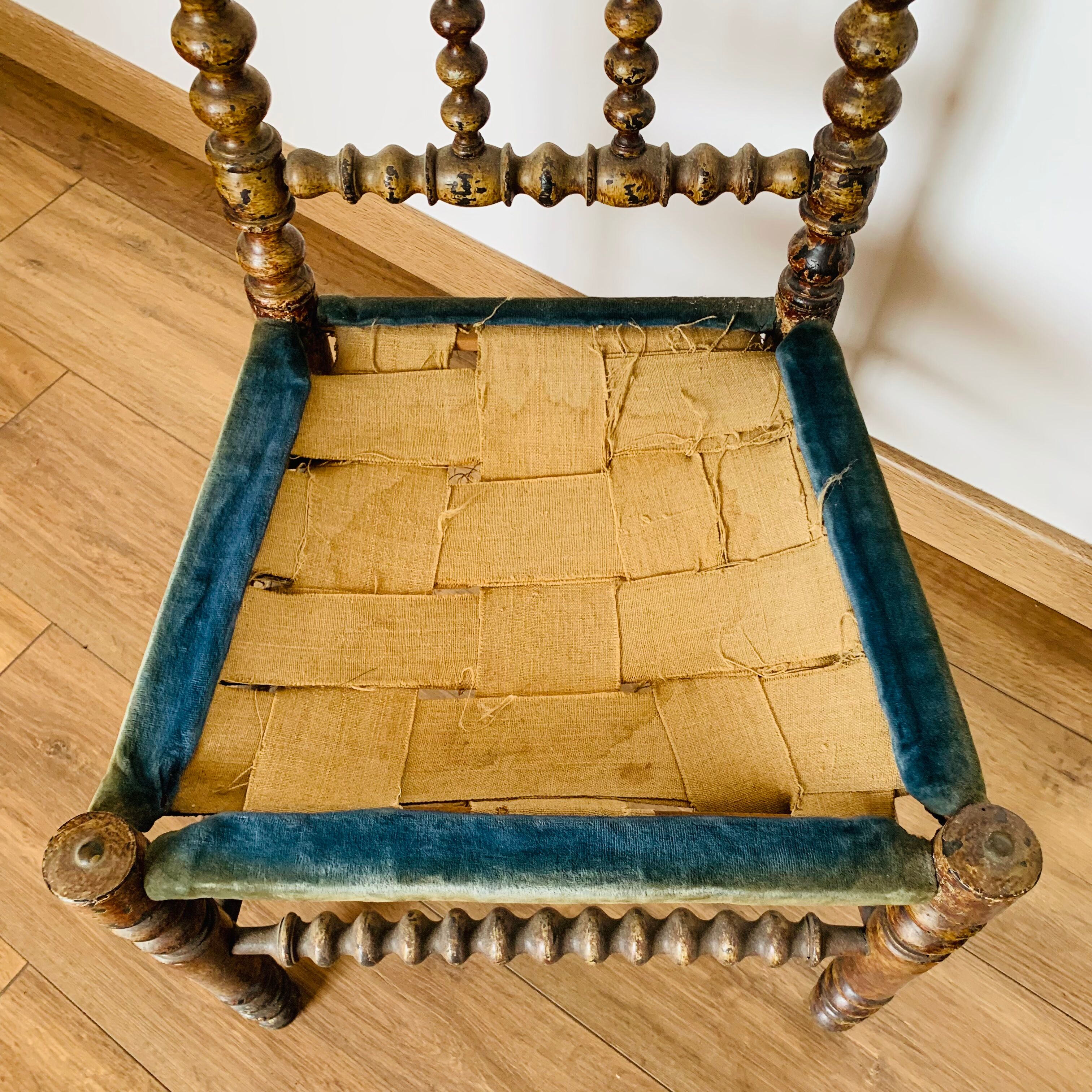 Nanny's chair in turned wood