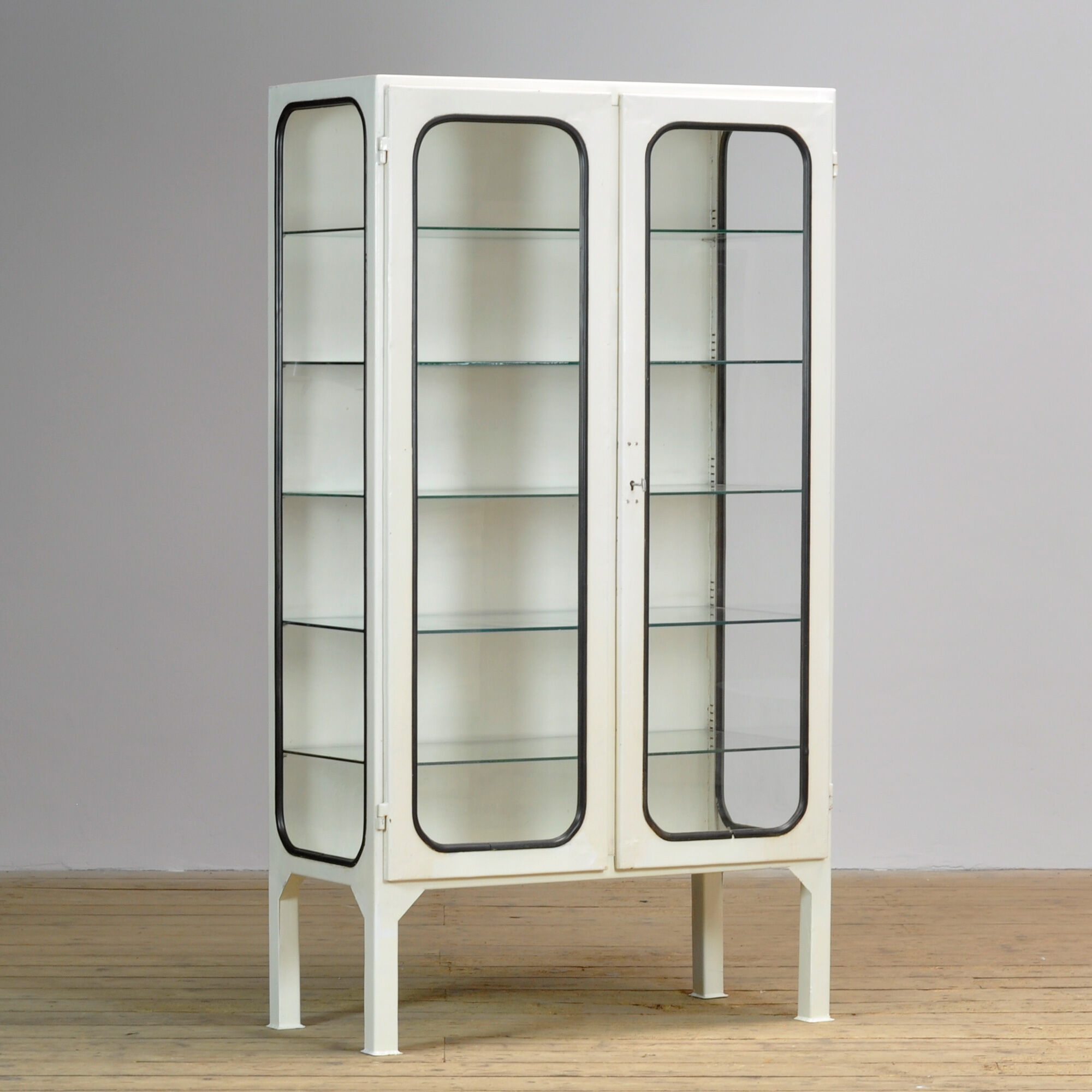 Cabinet médical vintage, années 1970