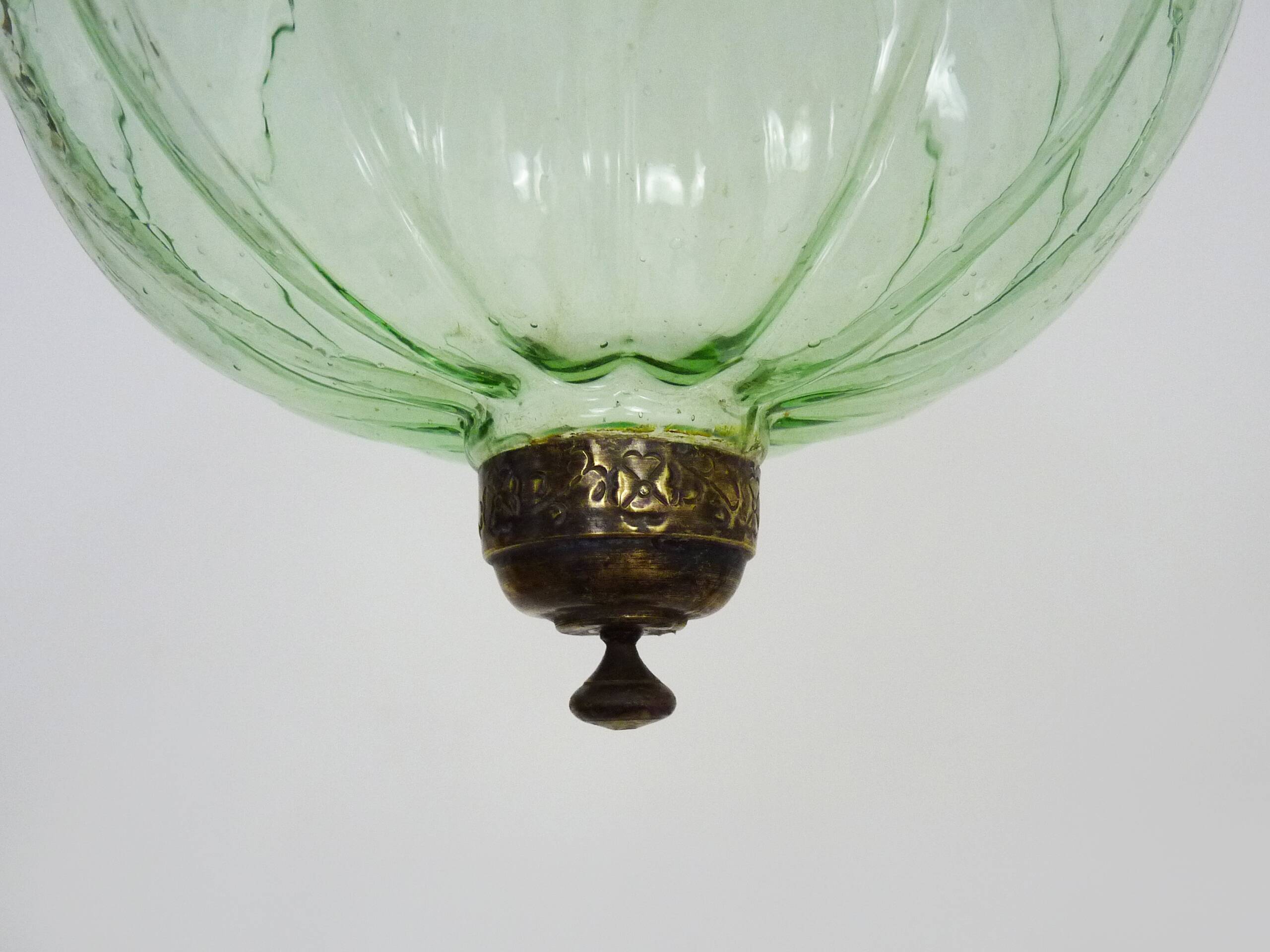Glass bell lantern with its smoker. 19th century