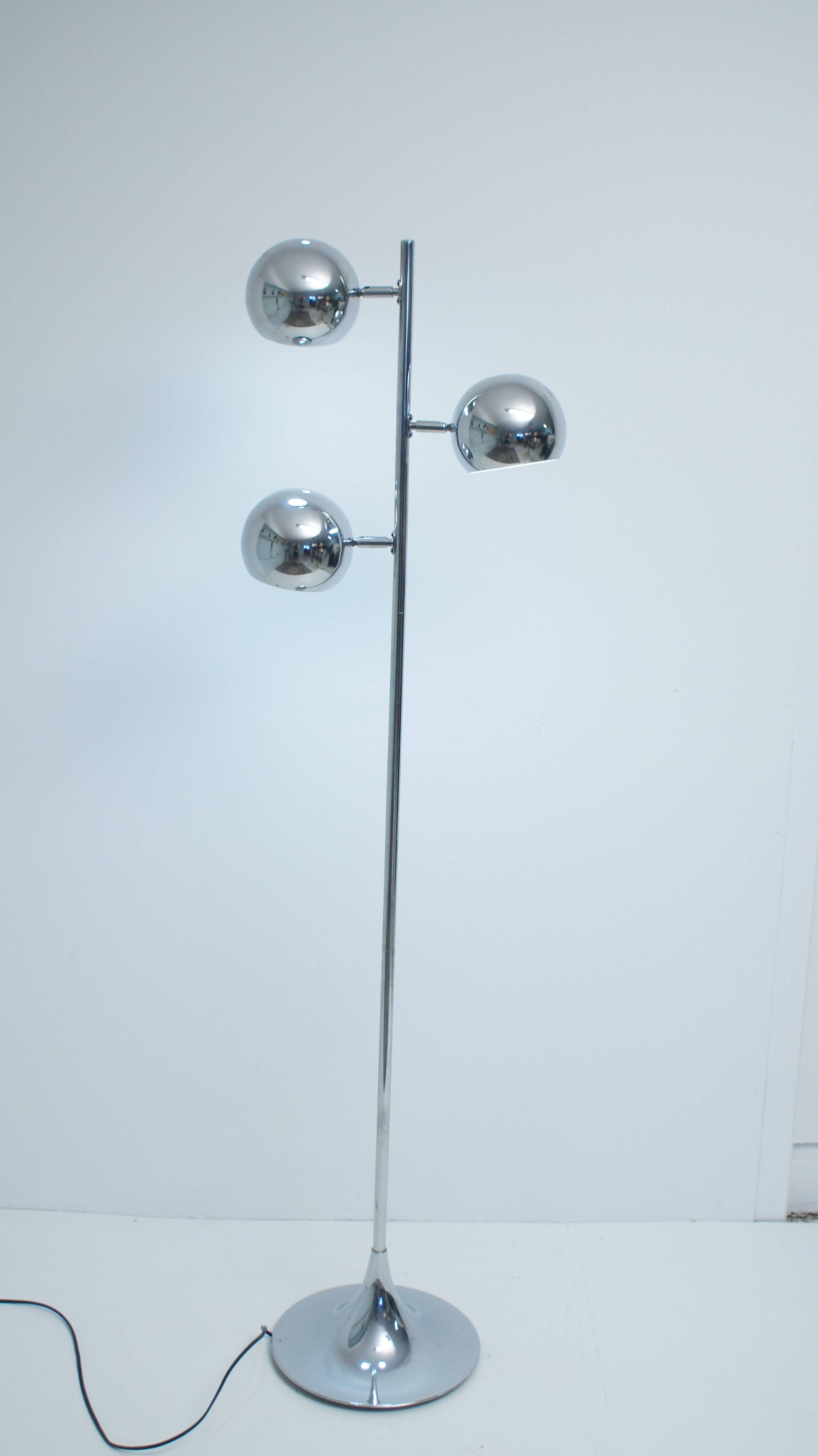 Chrome floor lamp 3 globes