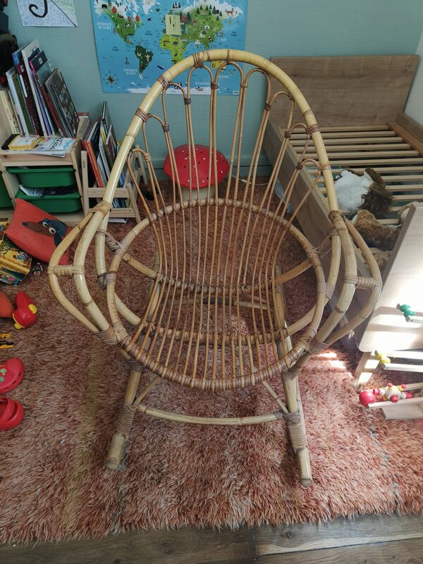 Chaise a bascule en rotin