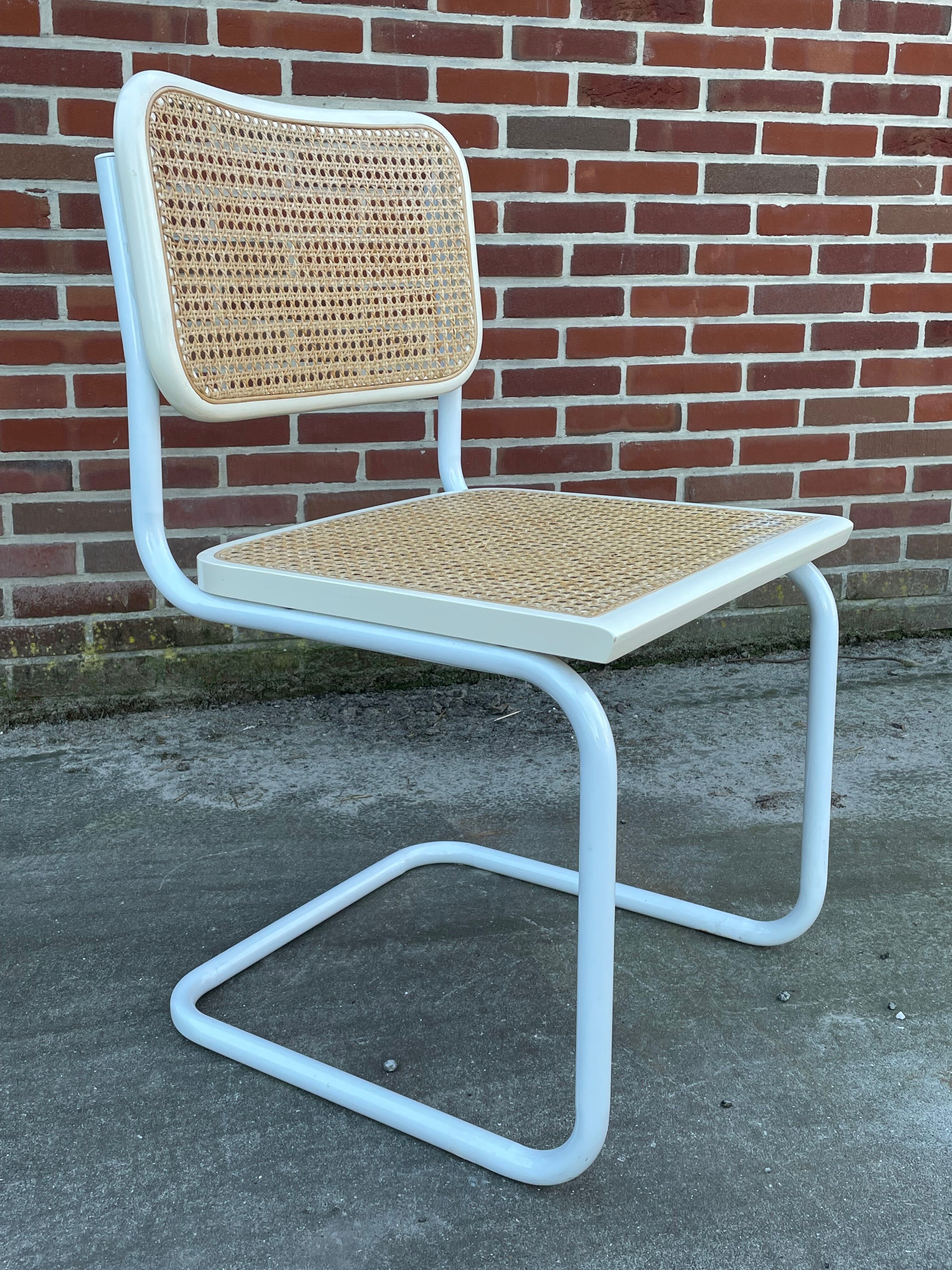 Set of 4 Cesca b32 model chairs in white