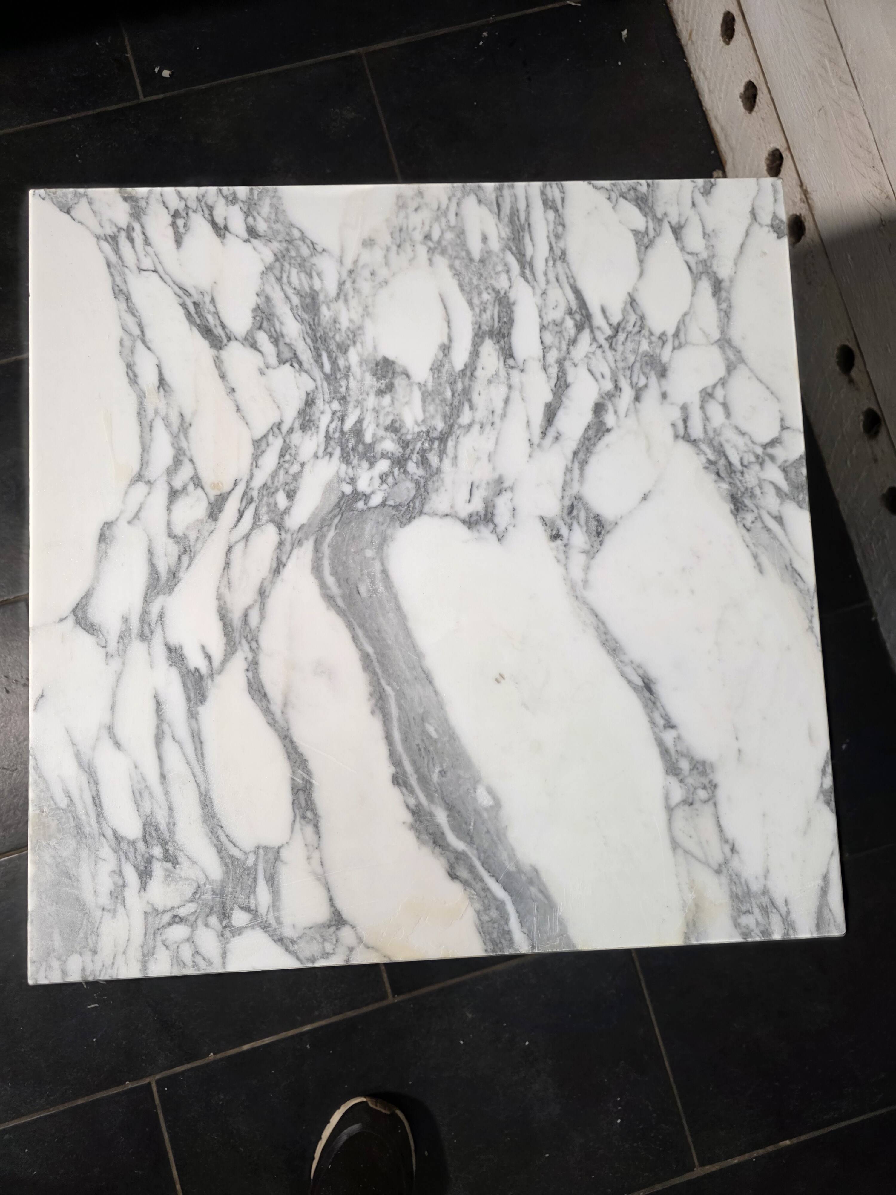 Table basse Roche Bobois en métal chromé dessus marbre,  1970