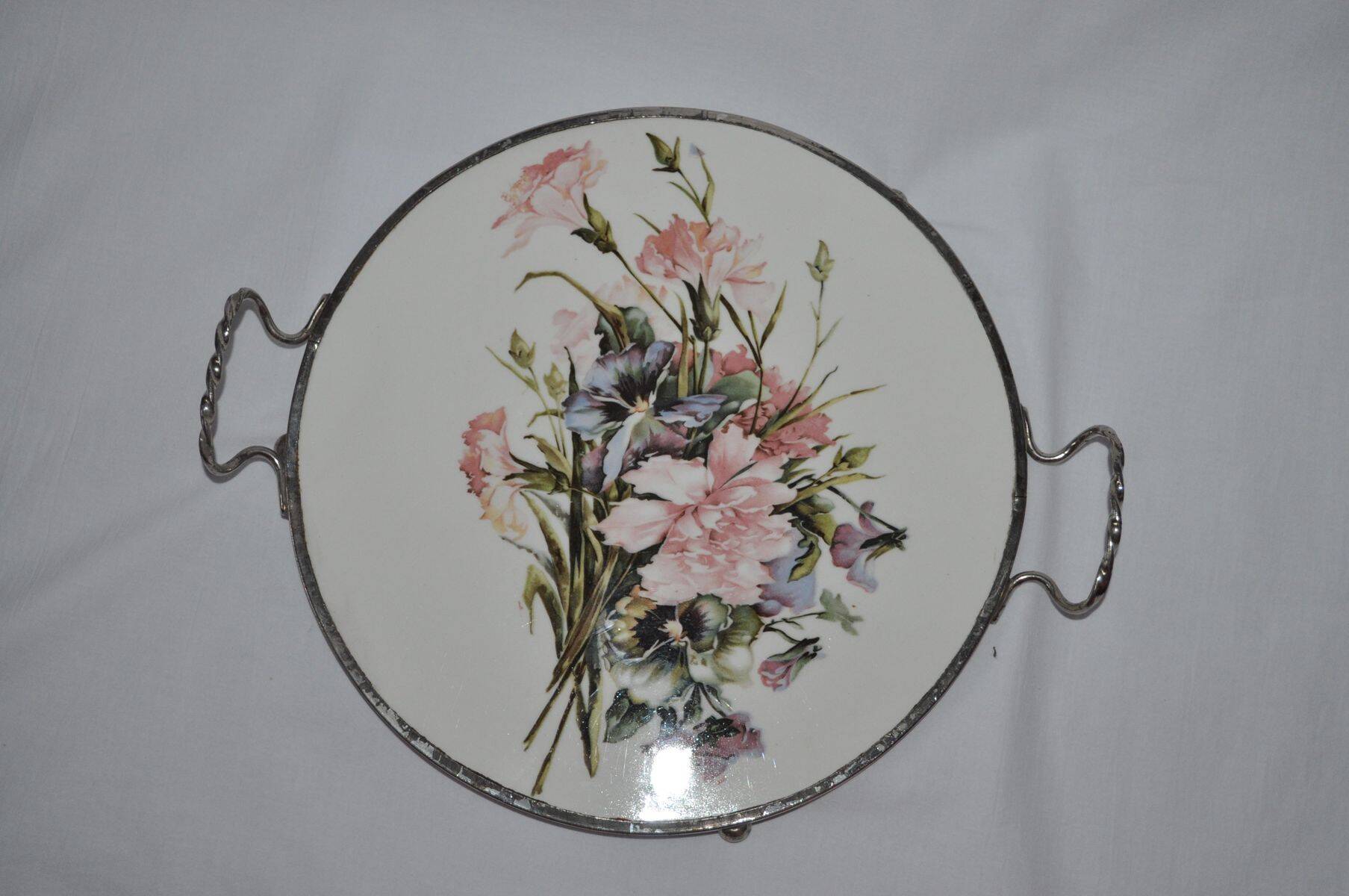 Round white porcelain and metal cake stand, floral decoration, antique style.