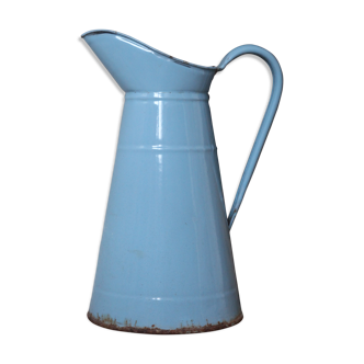 Cruche en métal émaillée