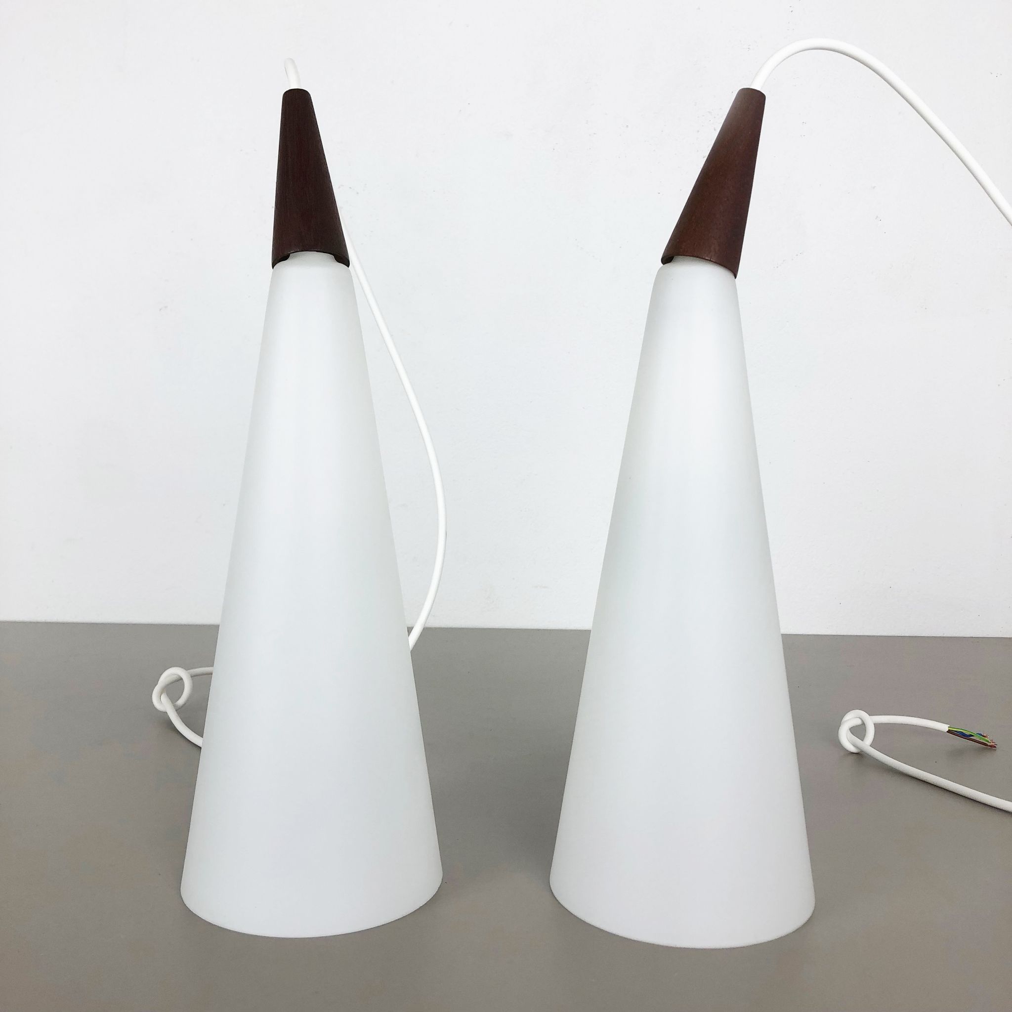 Pair de suspensions « trompet » Jo Hammerborg pour Fog & Mørup Danemark 1963