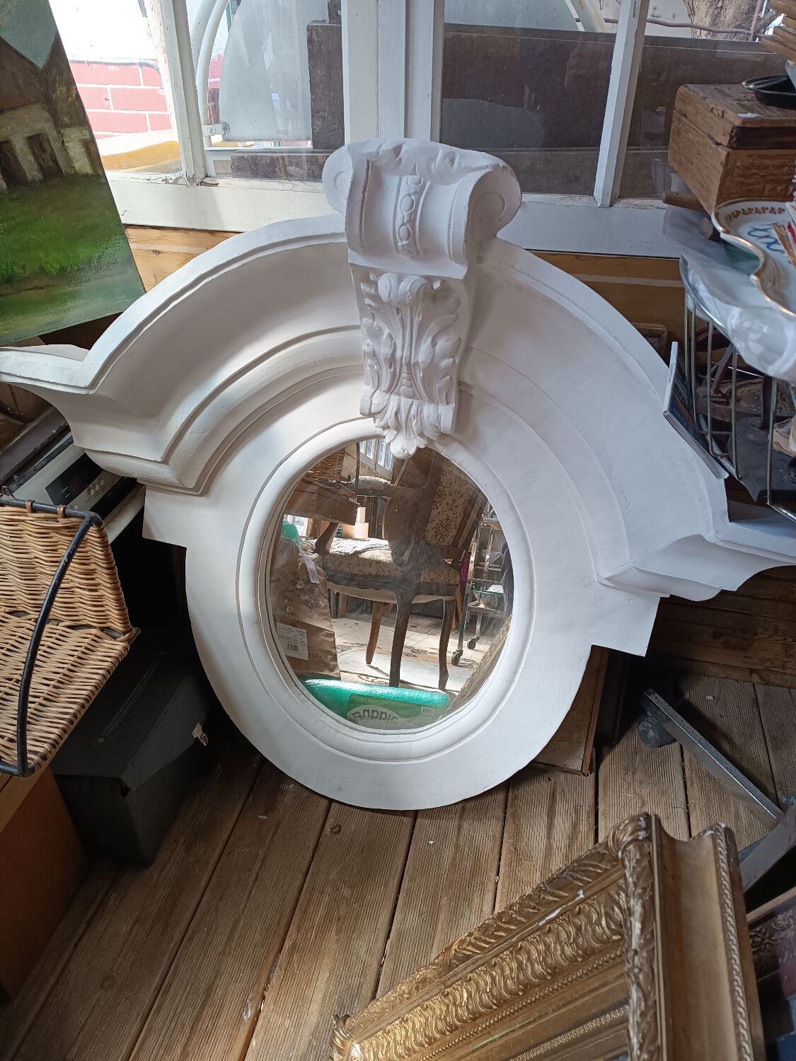 Mirror bull's eye in plaster