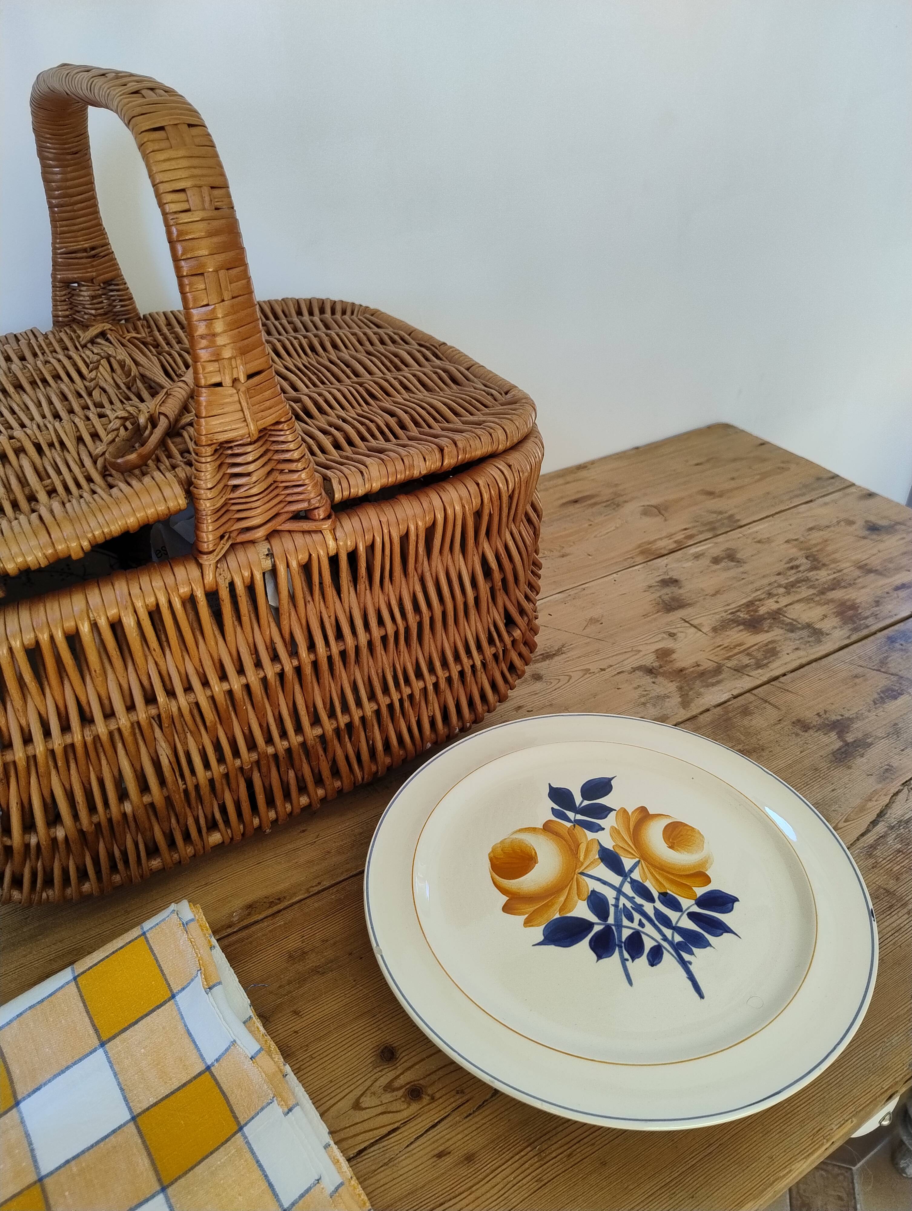 Plat sur pied vintage en faïence Moulin des Loups modèle Roubaix