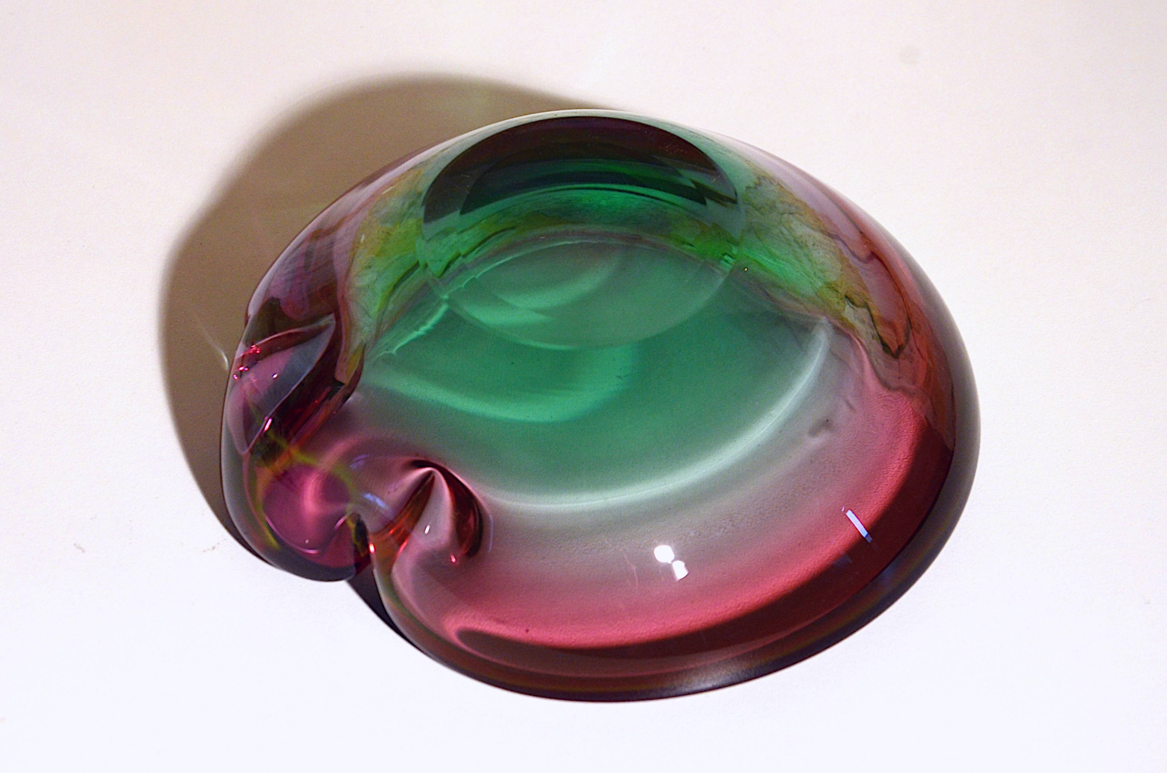 Ashtray with a green and fuchsia glass pestle, Murano Sommerso, 17x6cm