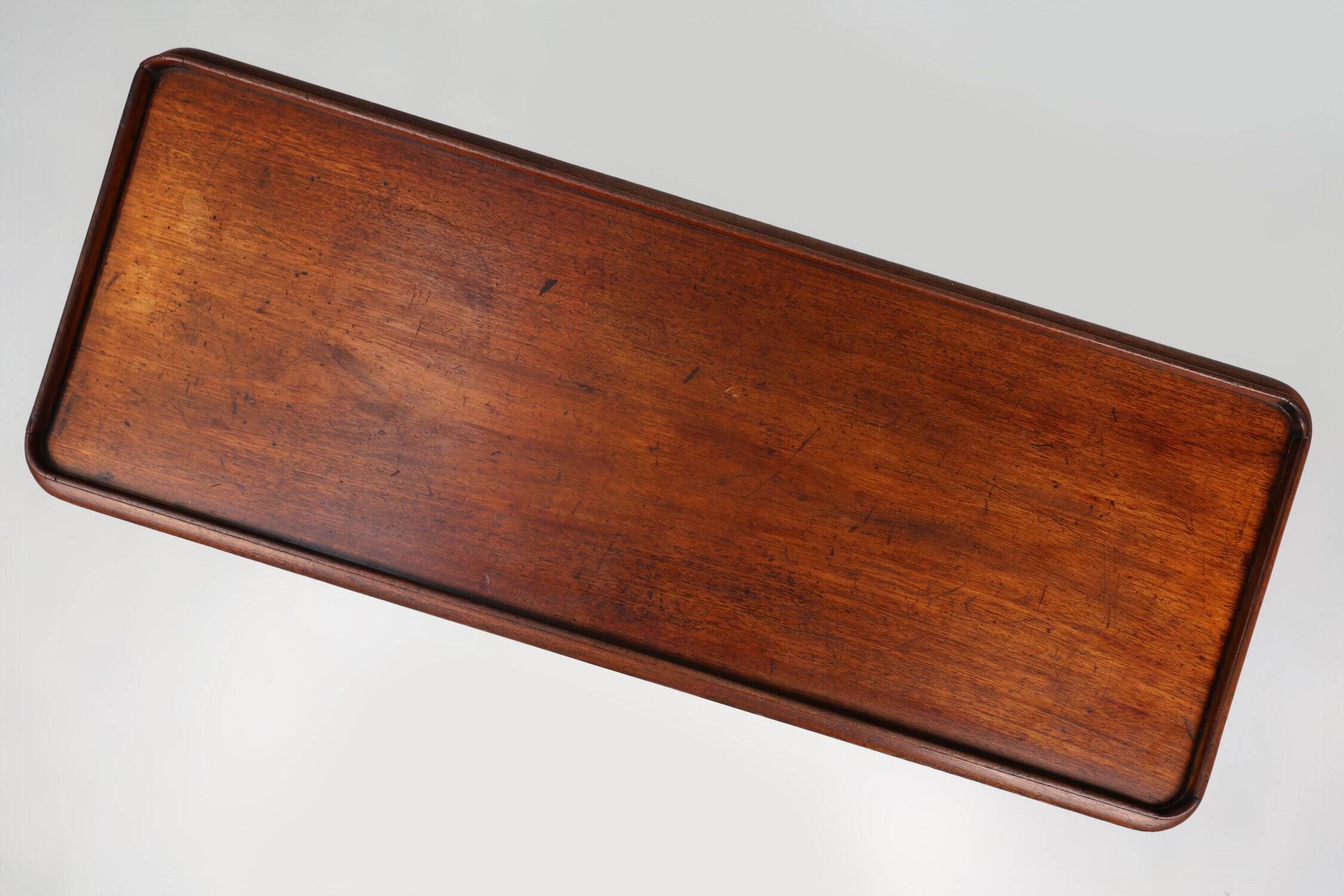 Table d'appoint anglaise élégante du milieu du 19e siècle en bois massif