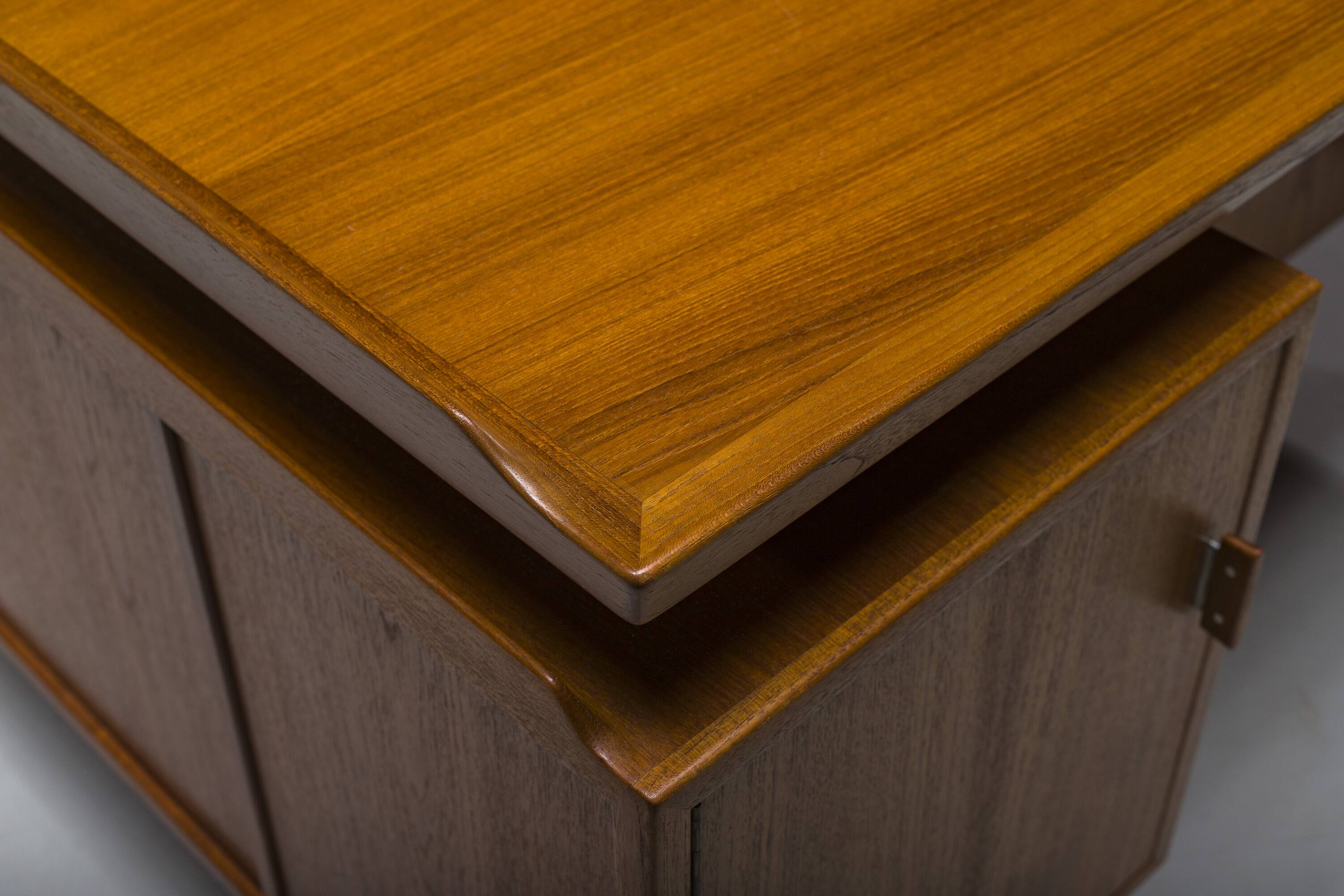 Executive Desk Model 209 in Teak by Arne Vodder for Sibast, 1955