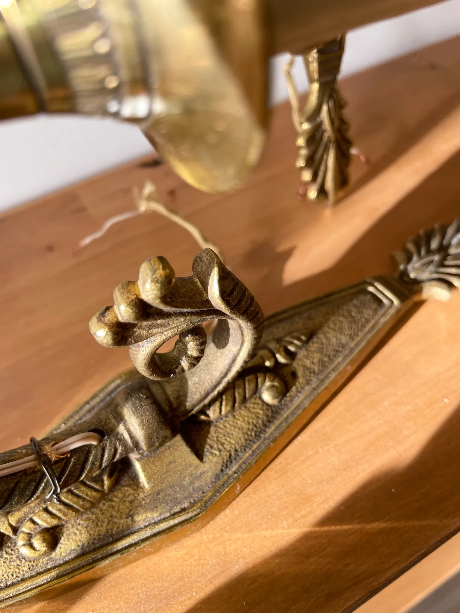 Pair of wall sconces in gilded brass – Louis XVI / neoclassical style