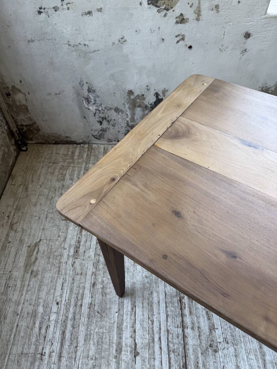 Table de ferme noyer pieds fuseaux 1950