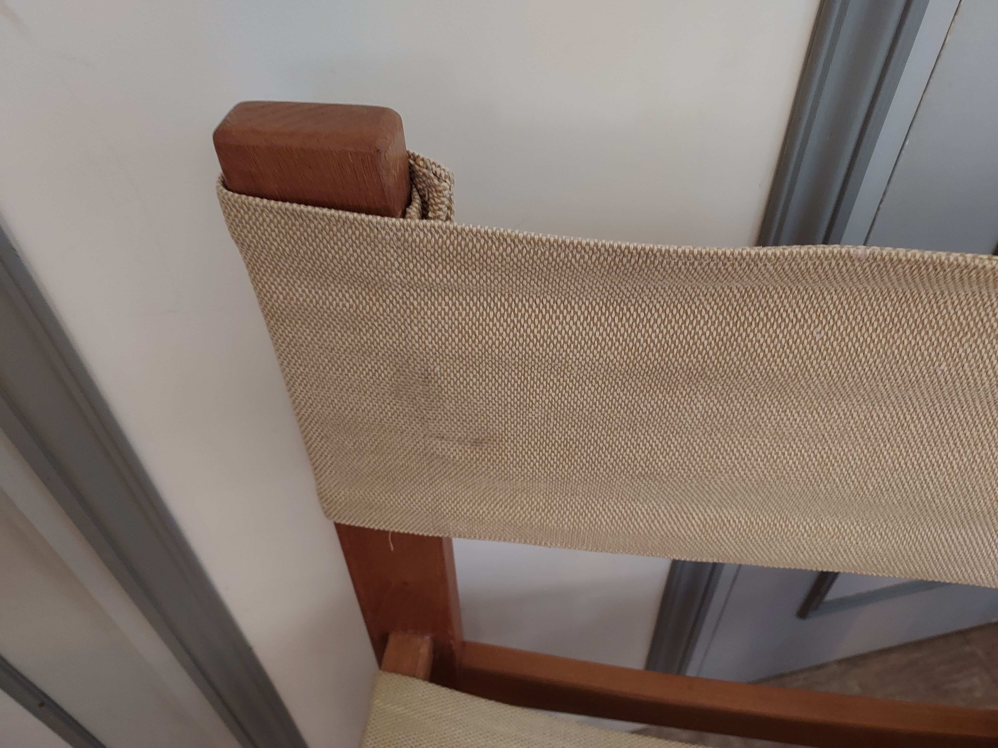 Lot 4 minimalist chairs