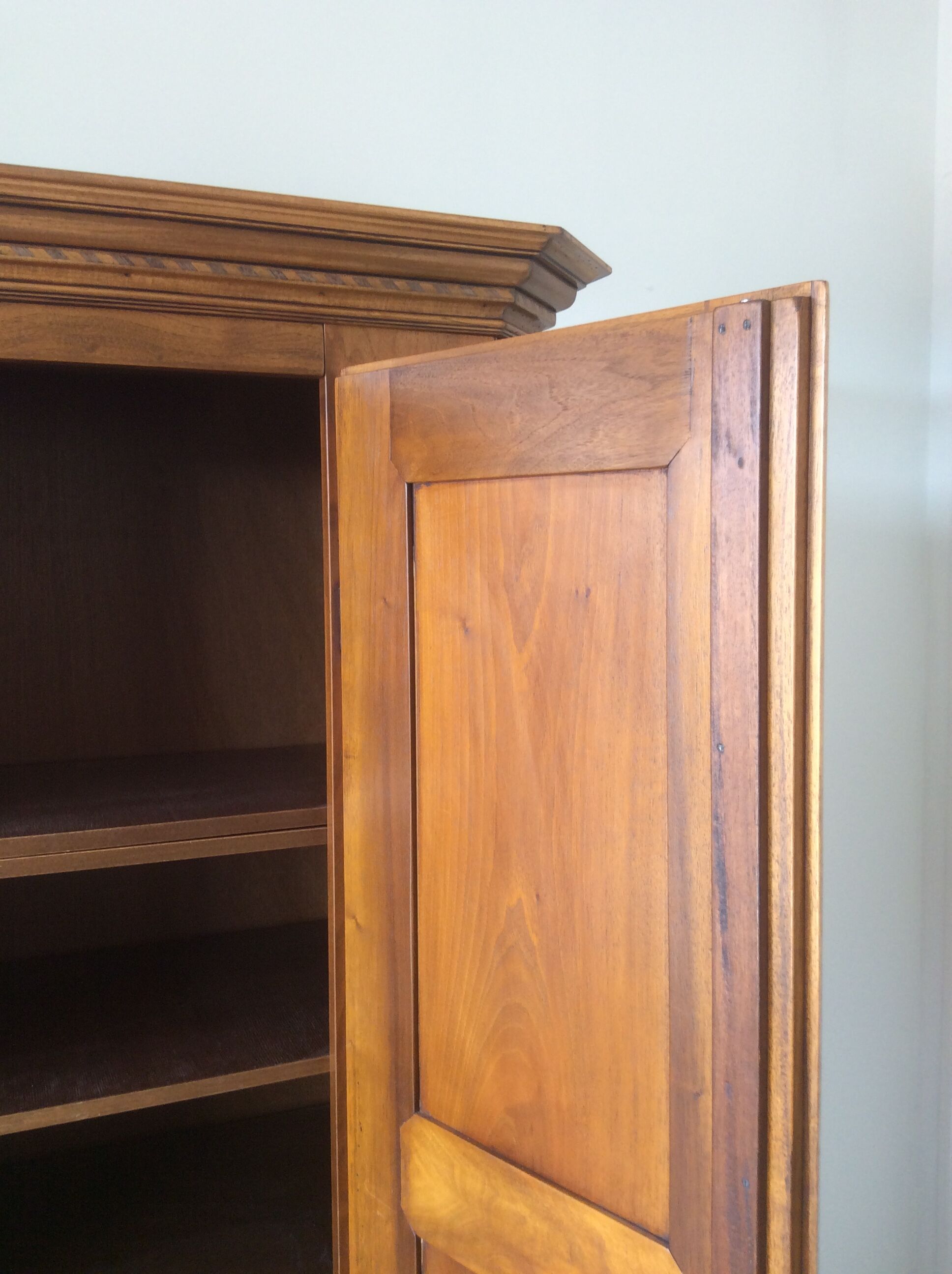 Armoire ancienne Alsacienne marquetée