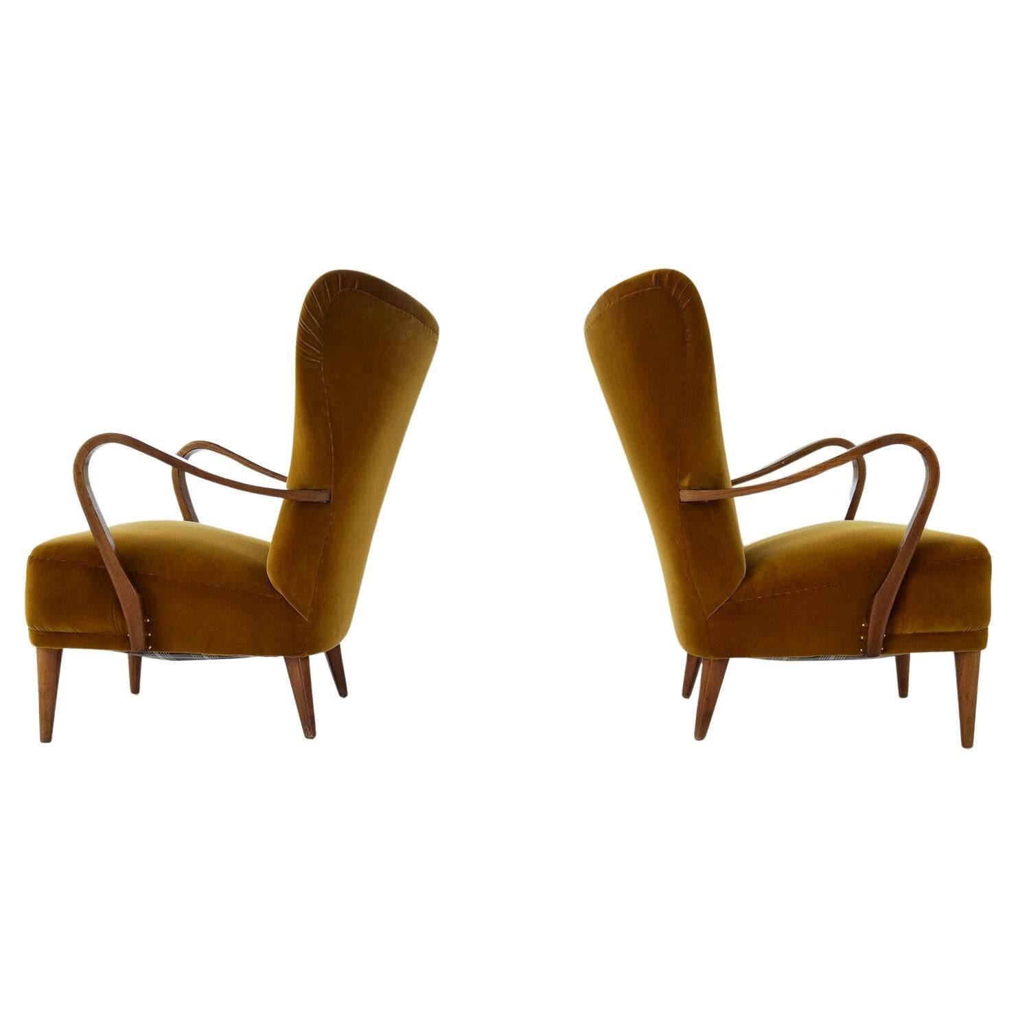 Modern Scandinavian Art Deco lounge chairs in velvet from the 1940s.