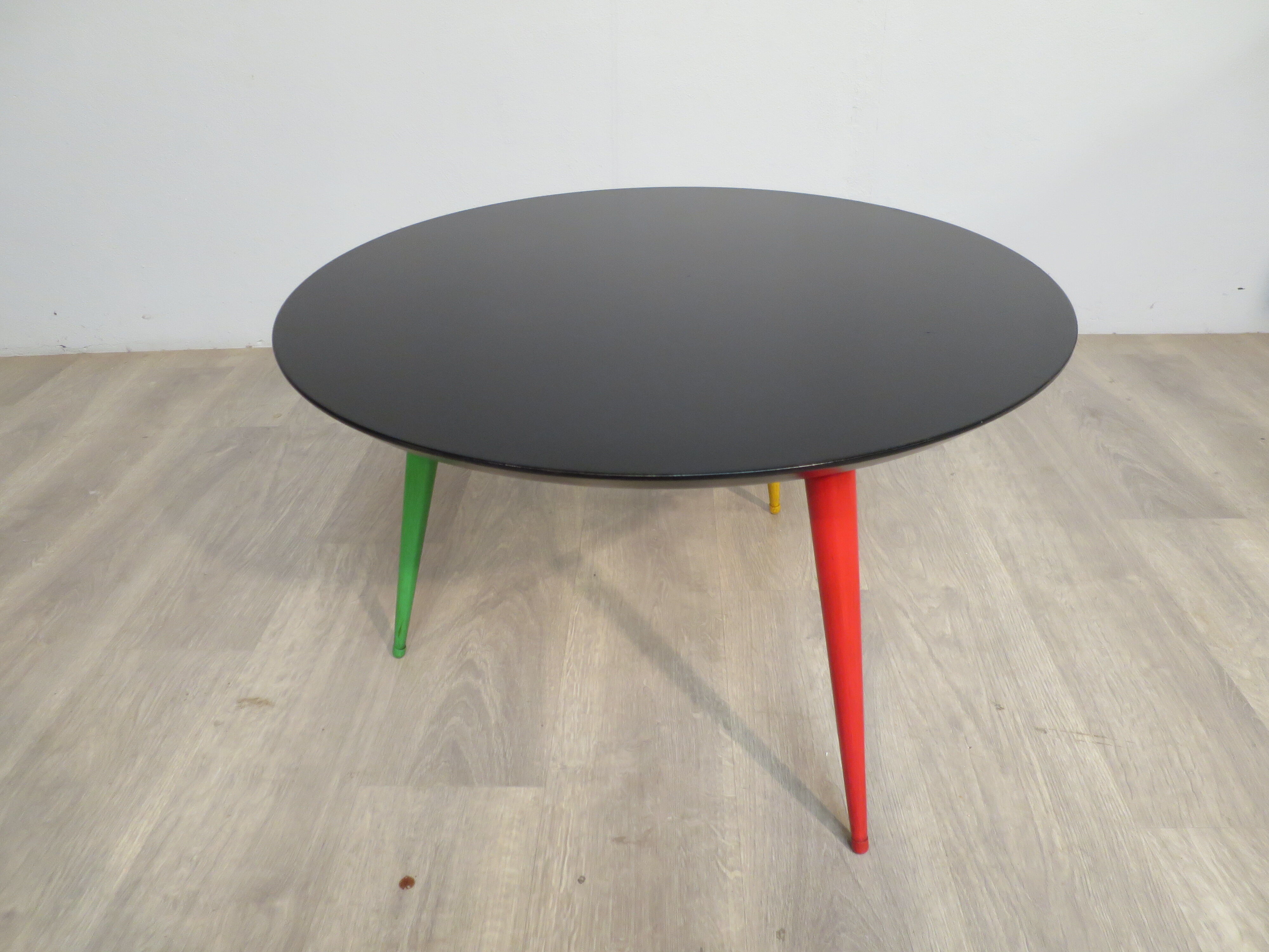 Roundtable round feet compasses