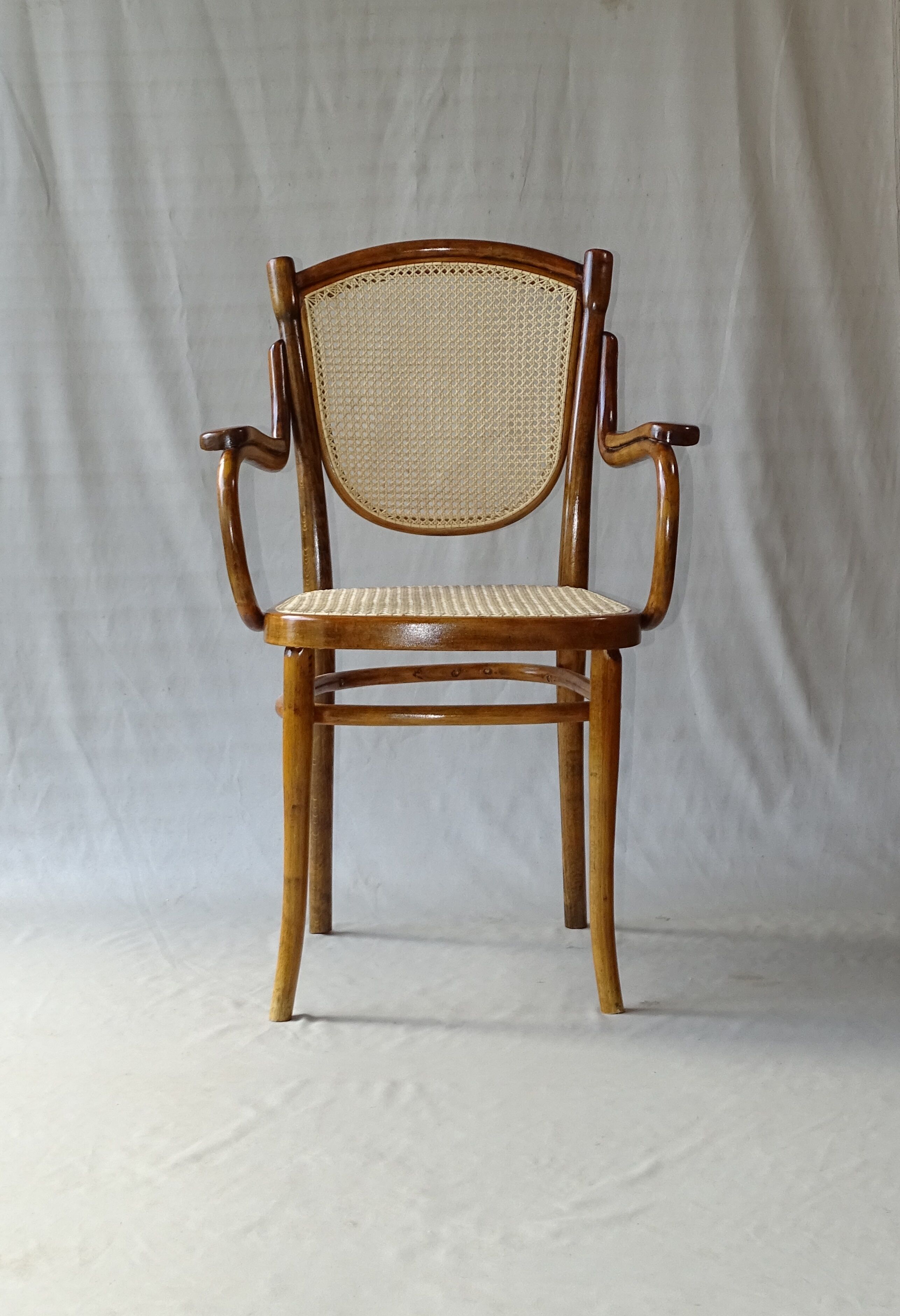 Fauteuil Thonet N°59 vers 1900, cannages neufs