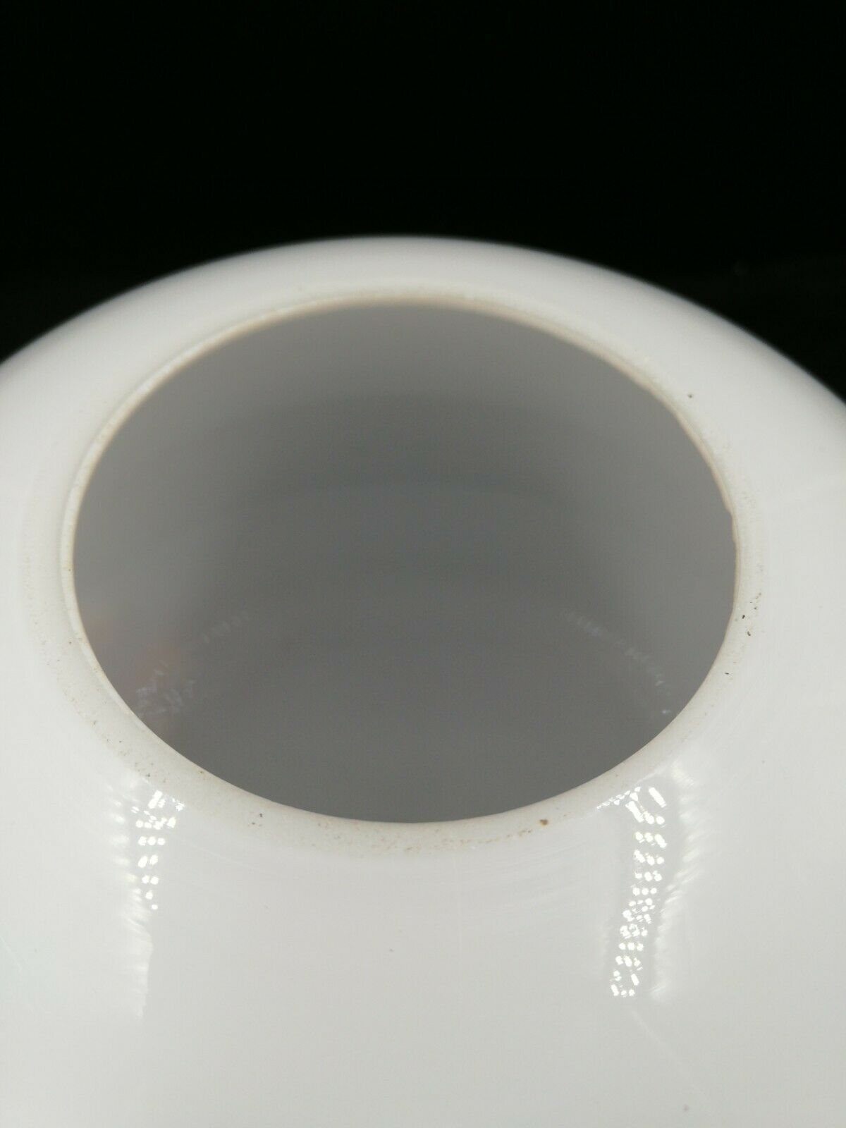 Globe in white opaline