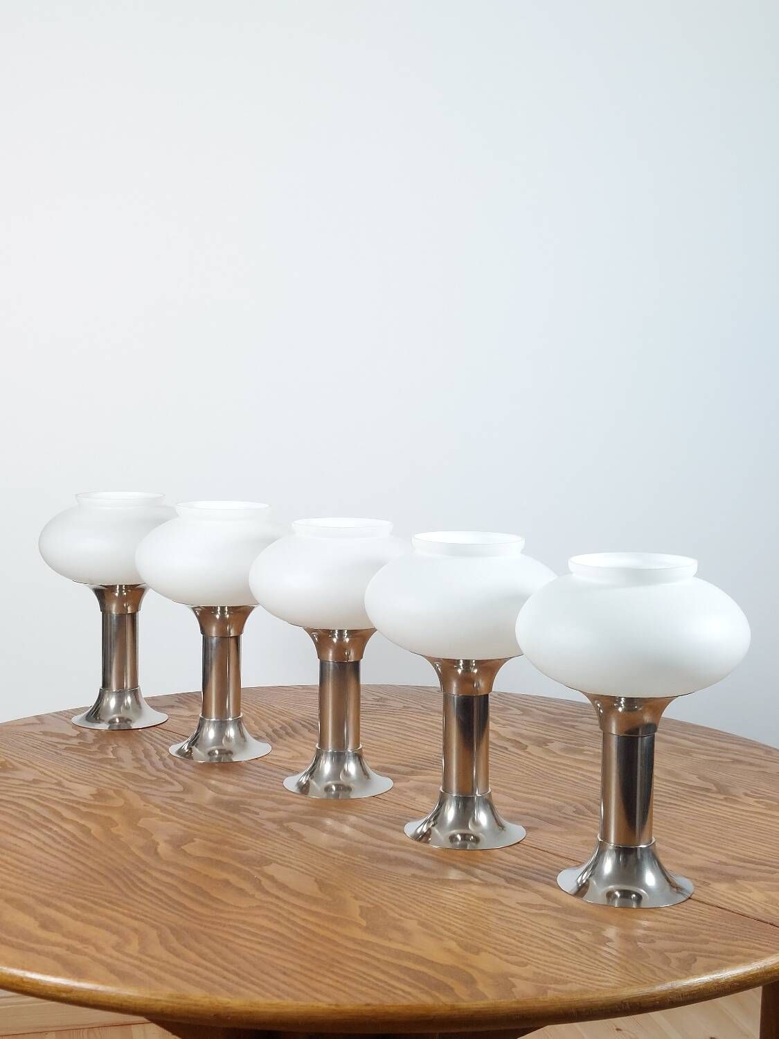 5 x lampes murales et plafonniers en verre chrome et opale GDR Narva VEB