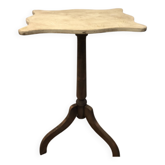 Pedestal table