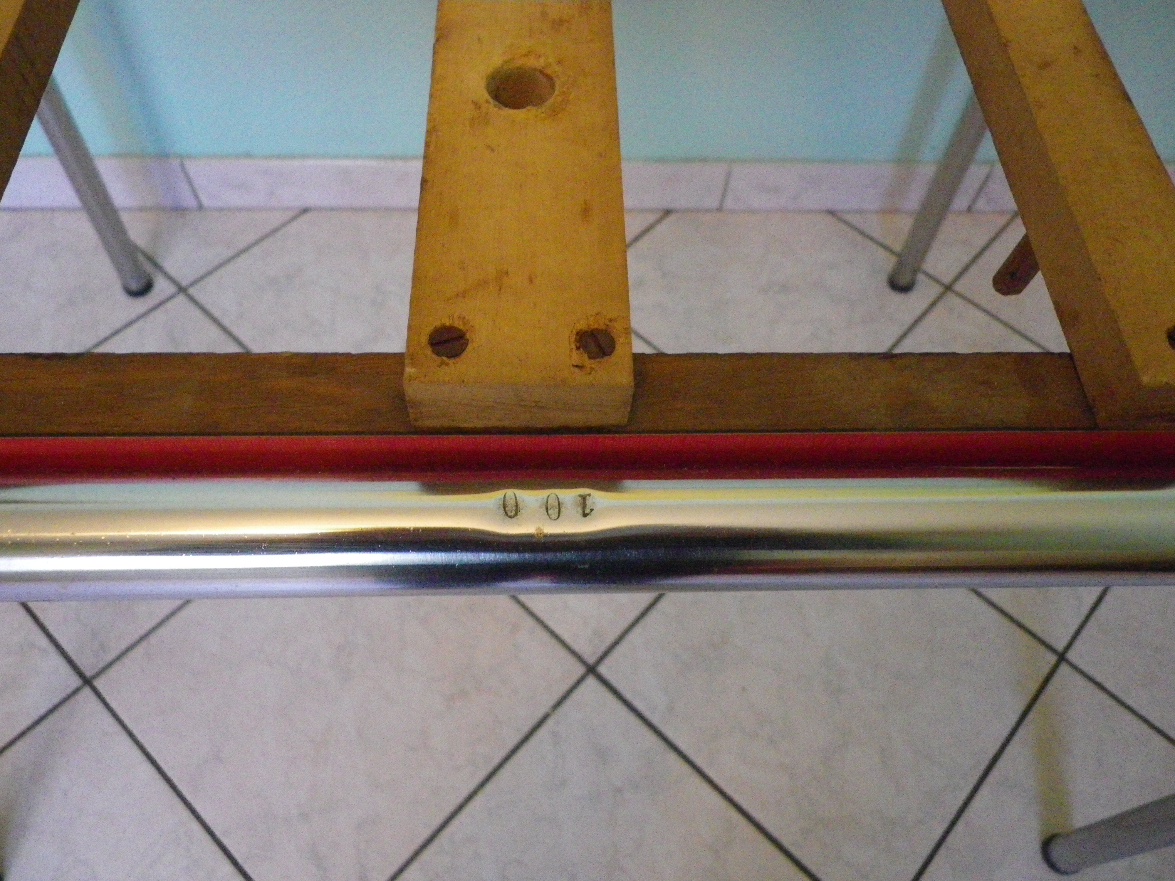 Table in red formica, 4 roc chairs, 2 extension cords, 2 drawers 60