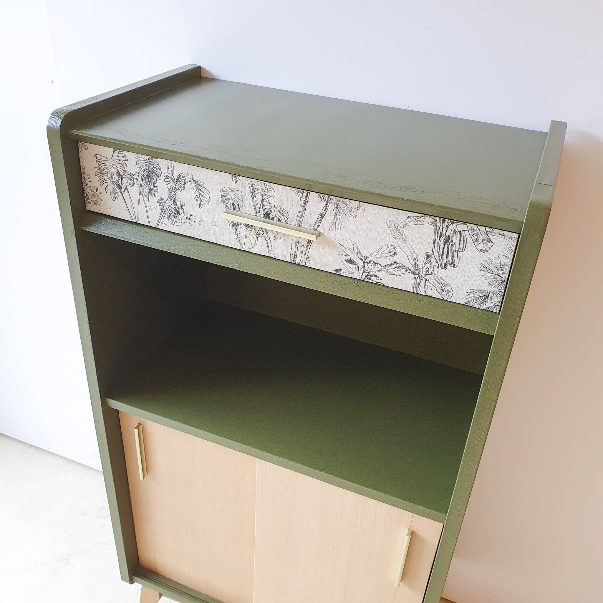 Small secretary buffet