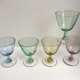 Ensemble de 5 verres à pieds à liqueur en verre coloré années 70