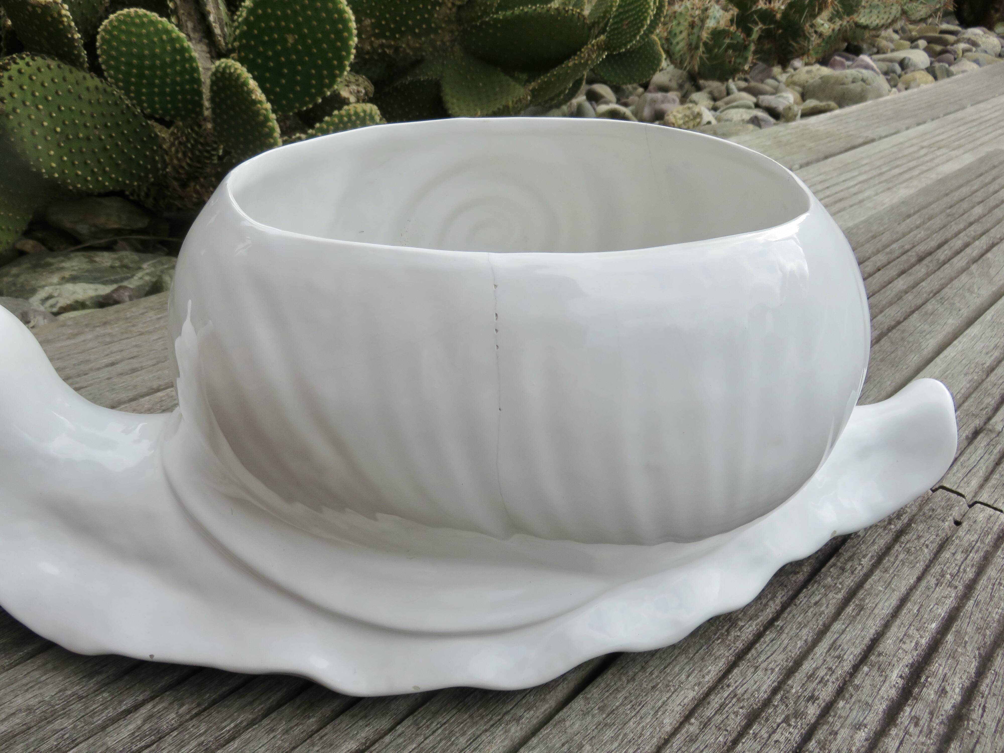 Zoomorphic "snail" pot cover in white ceramic 1970 1980