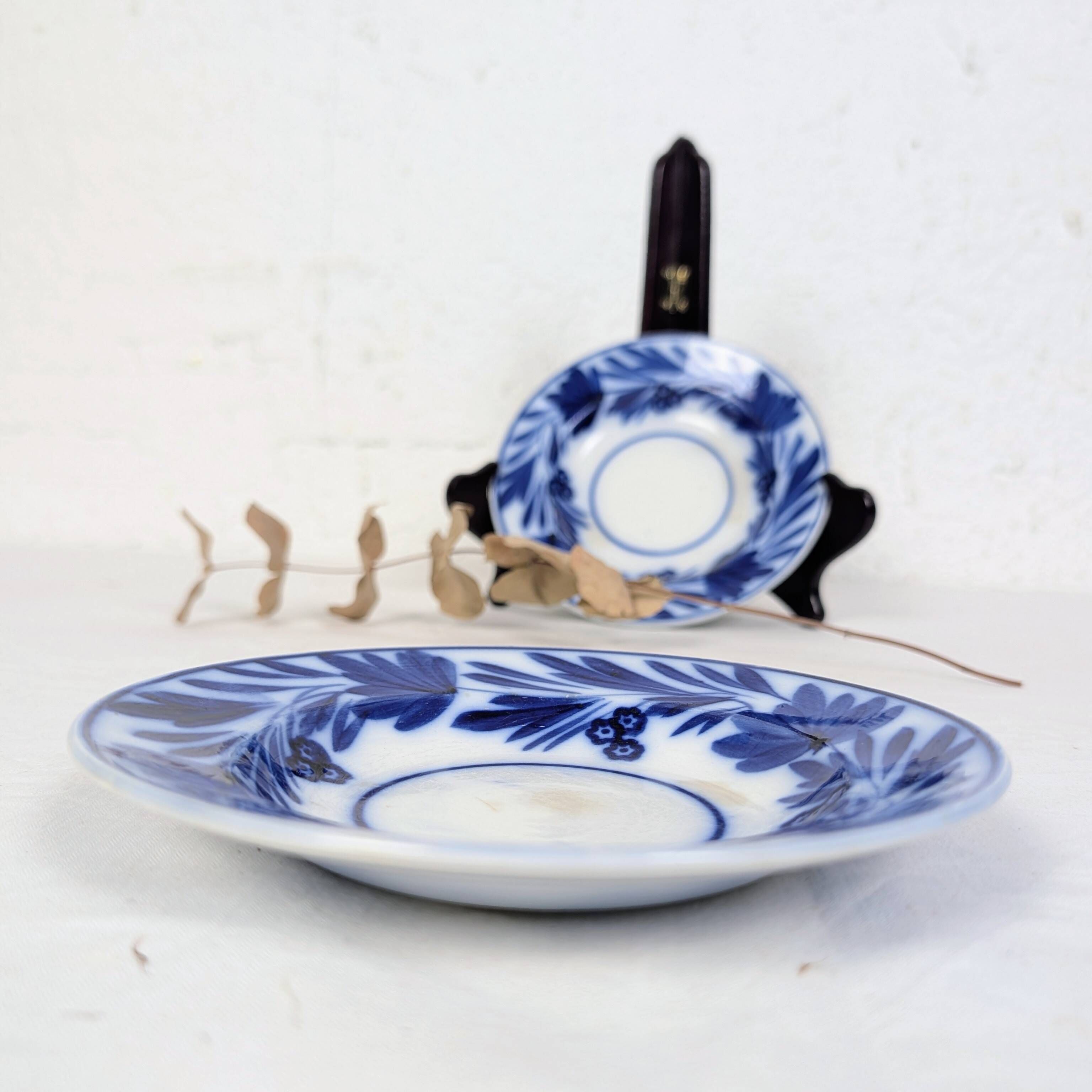 Small plate Sarreguemines & Digoin with cobalt blue floral decoration.