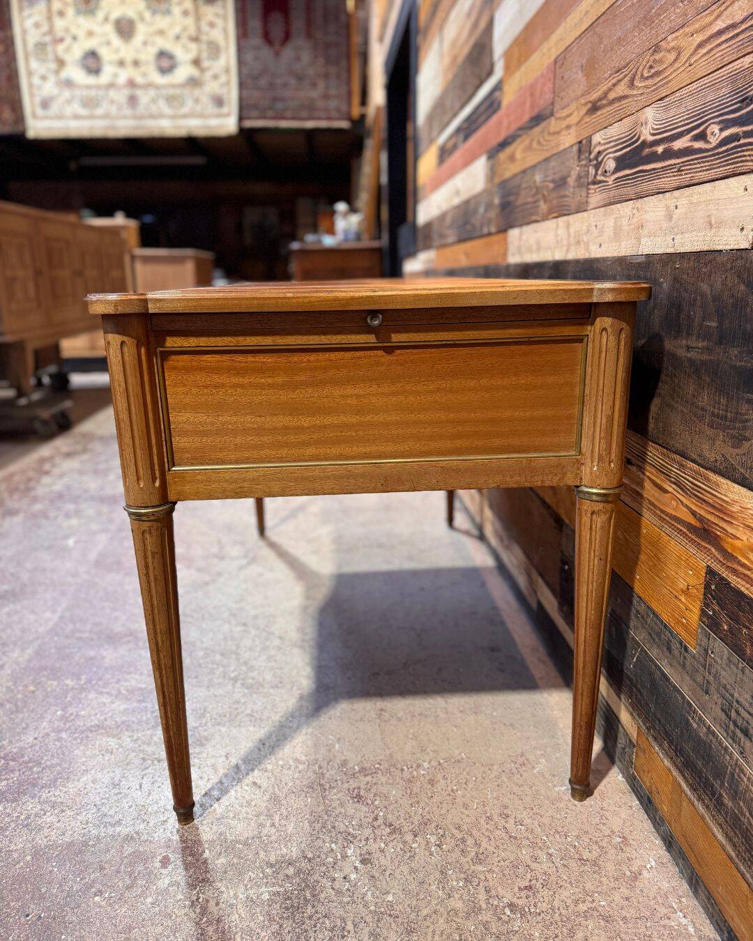 Louis XVI style desk - Walnut & Leather - 1970s