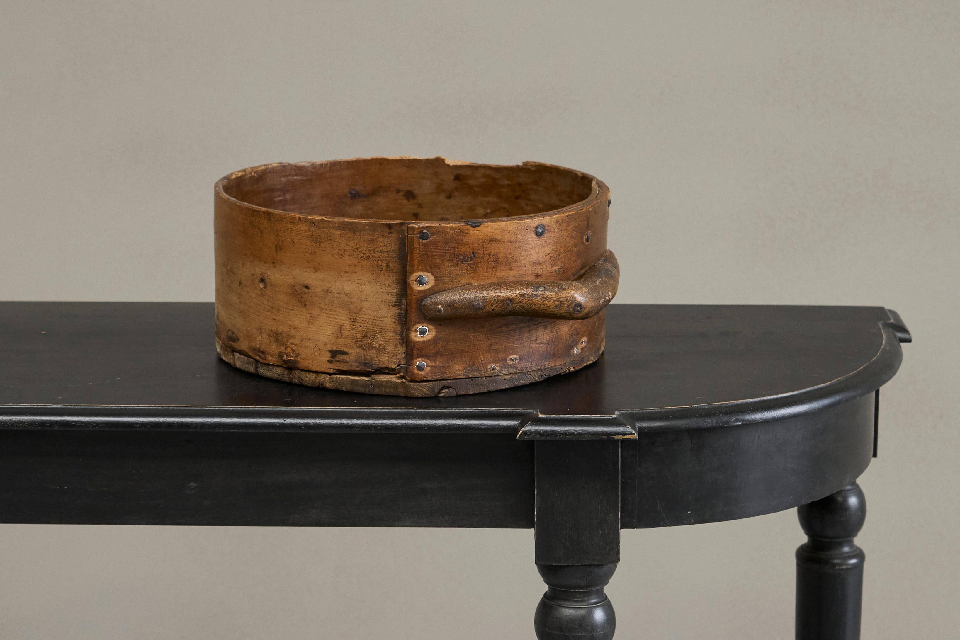 Wabi Sabi bowl in wood, 19th century