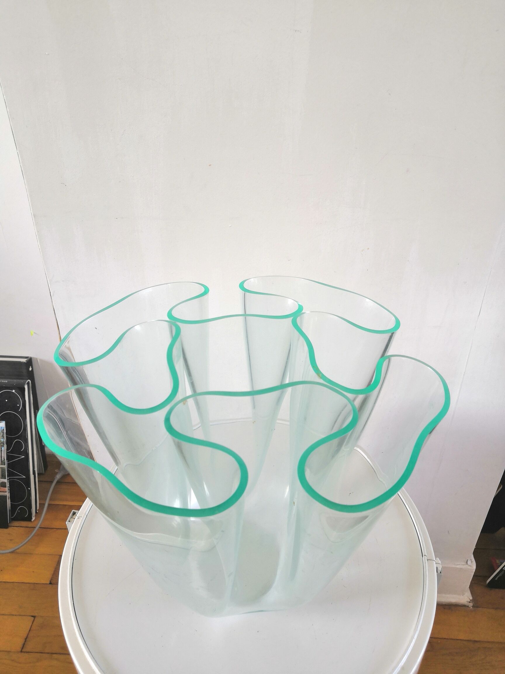 Plexiglas handkerchief vase design 70s