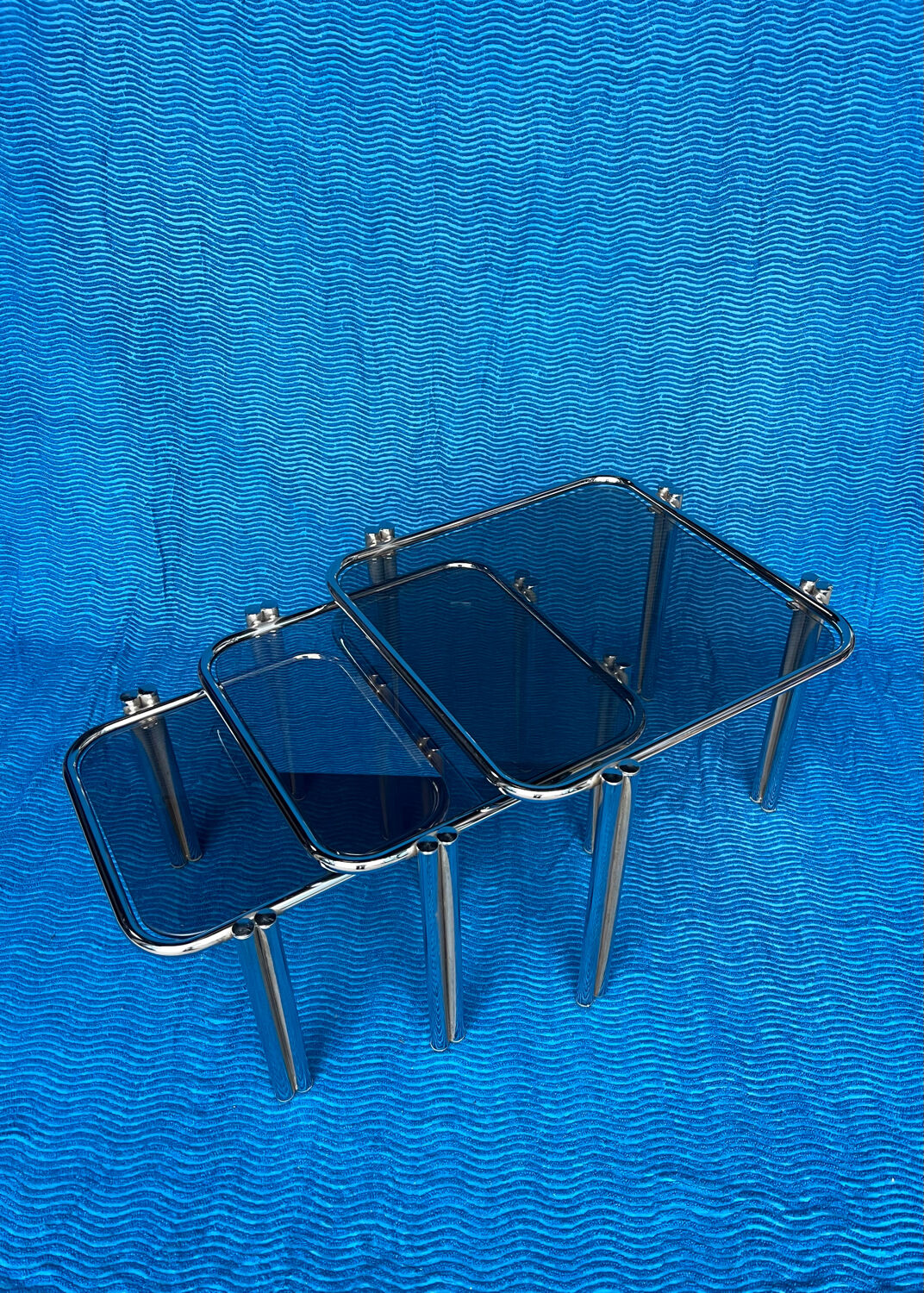 SET OF 3 NESTING TABLES WITH CHROME METAL DOUBLE BASE AND SMOKED GLASS