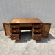 Bureau en bois avec tiroirs vintage