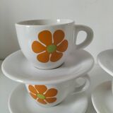 Set of 4 seventies-style cups and saucers