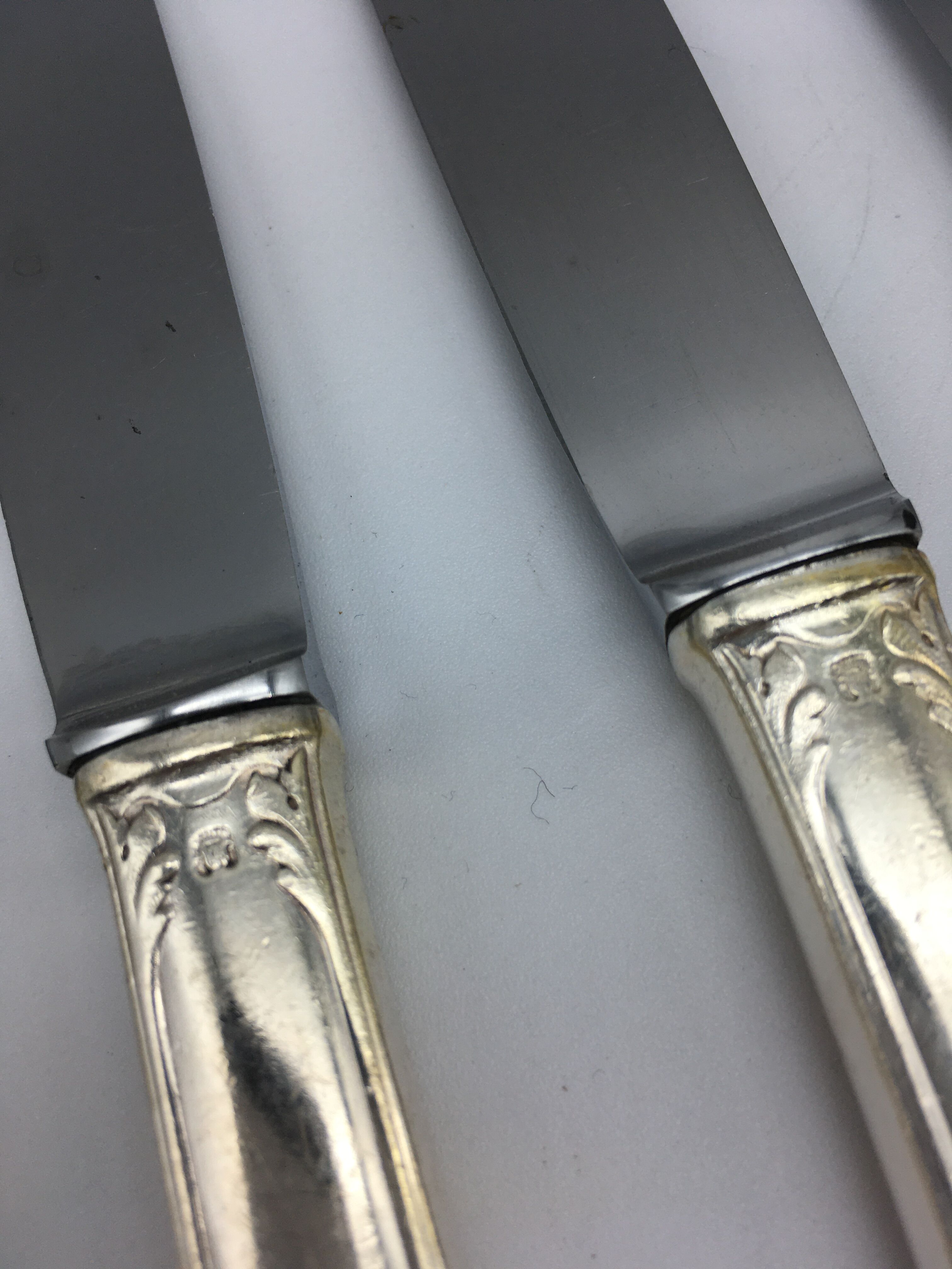 12 silver metal knives.