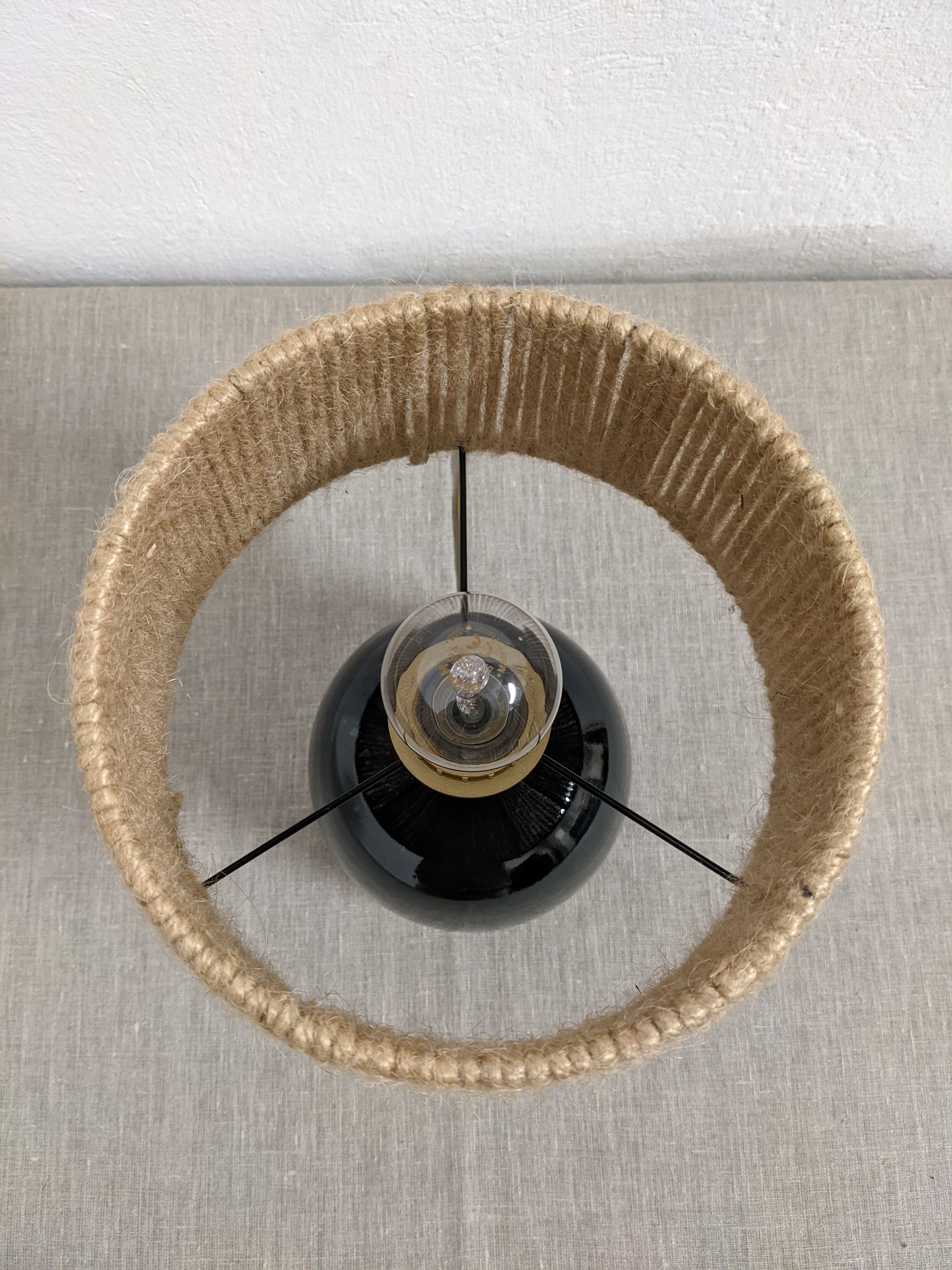 Vintage lamp in enamelled stoneware and jute rope