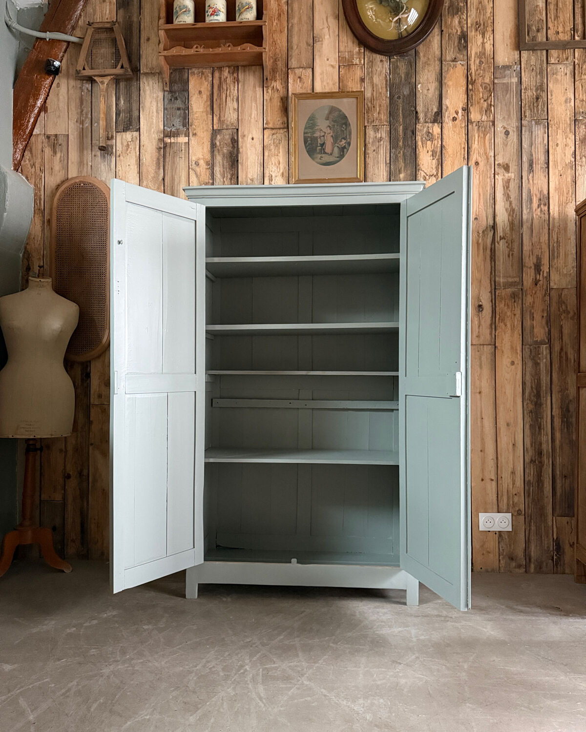 Armoire parisienne verte (rénovée)