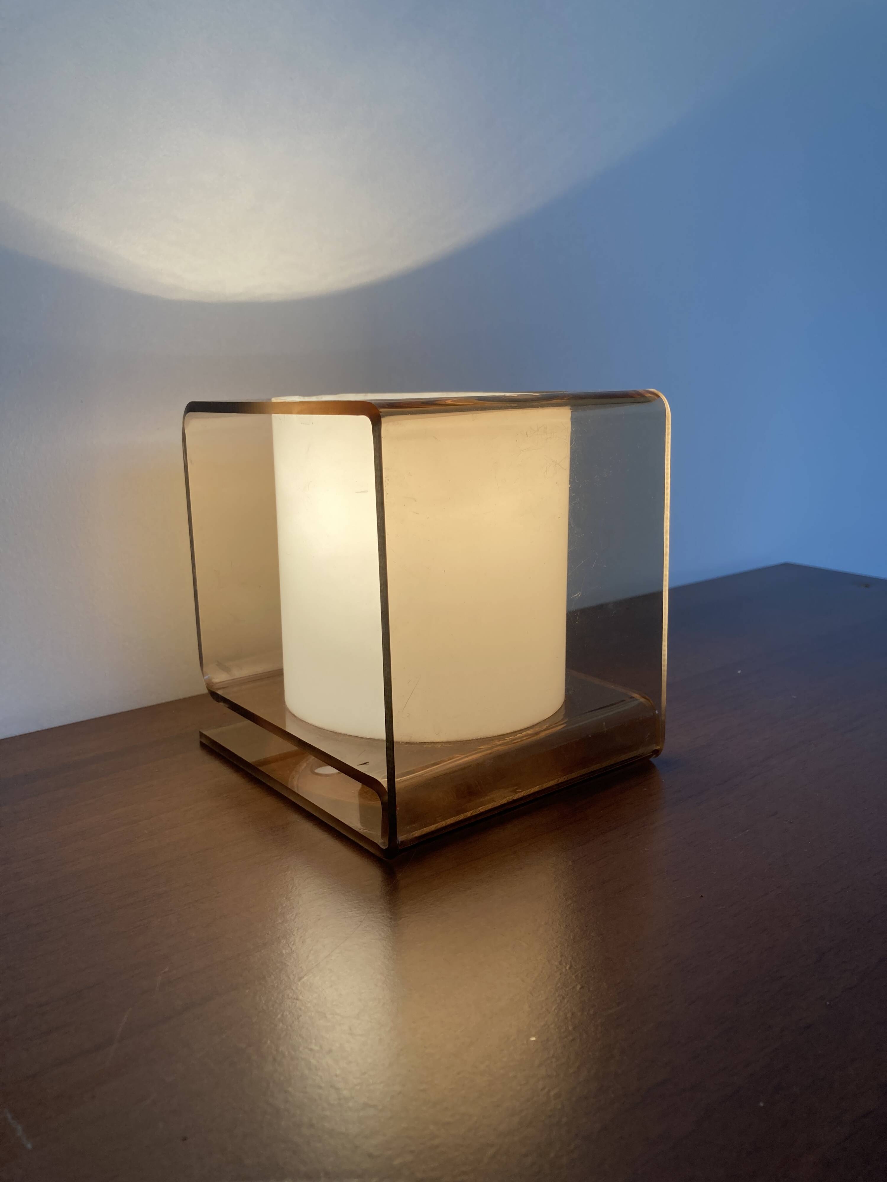 Cube table lamp in smoked plexiglass 70s
