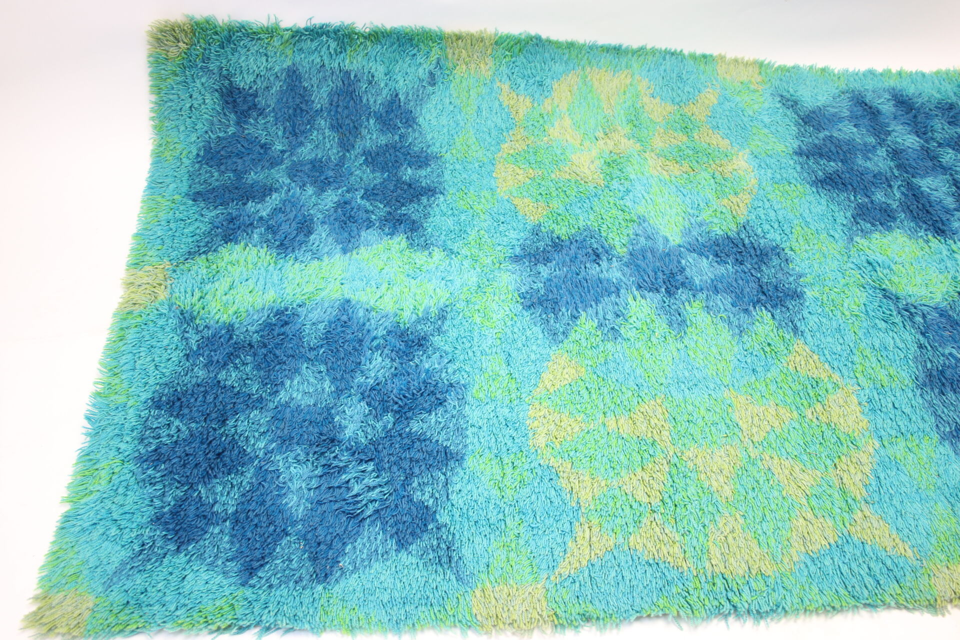 Retro Vintage wool hand-knotted carpet Sweden, 1960s / 70s 140x190cm