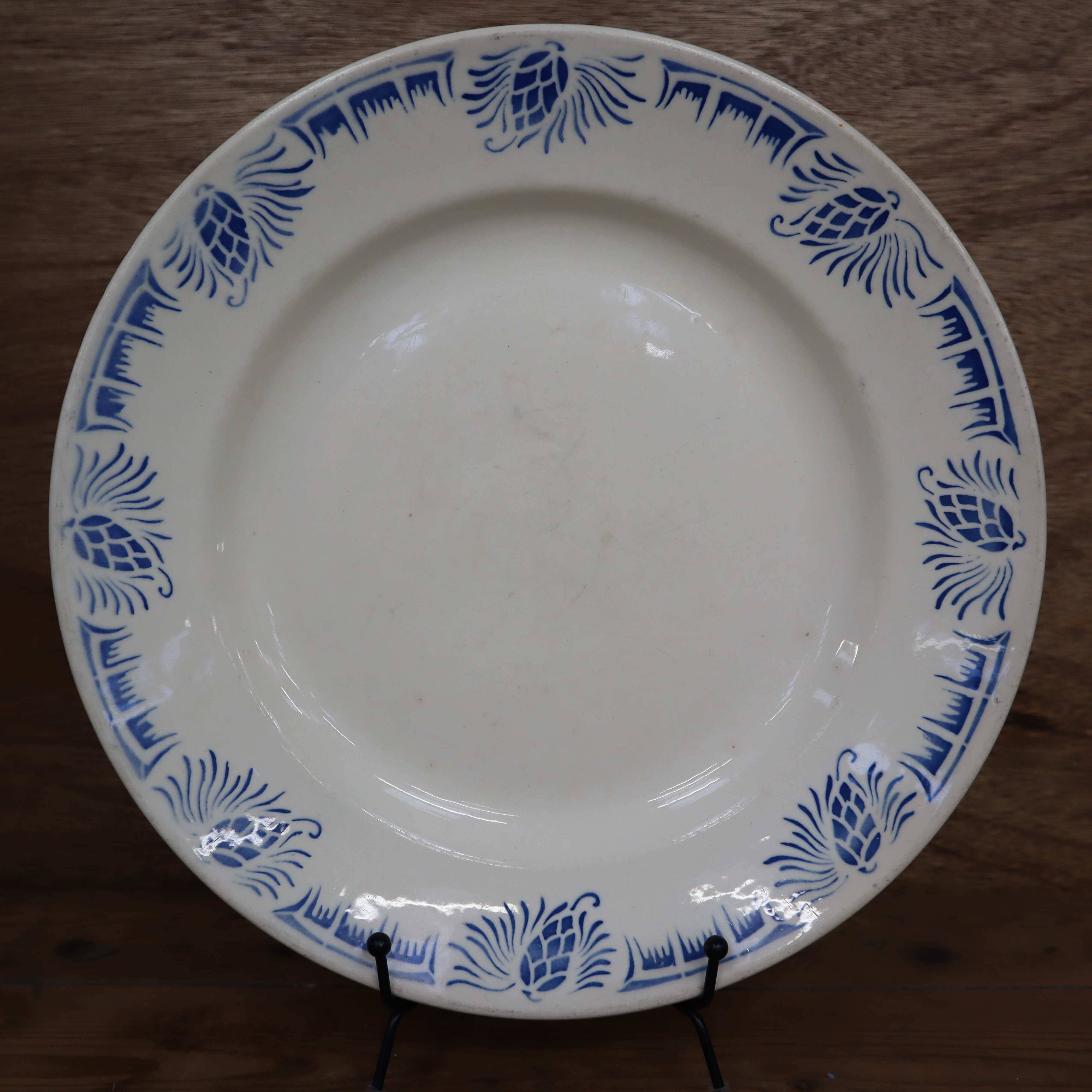 Badonviller round dish White/Midnight blue pine cone patterns