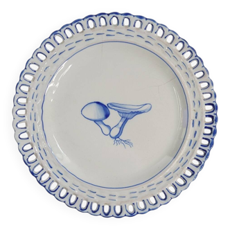 Antique plate in faience – Émile Gallé at Saint-Clément