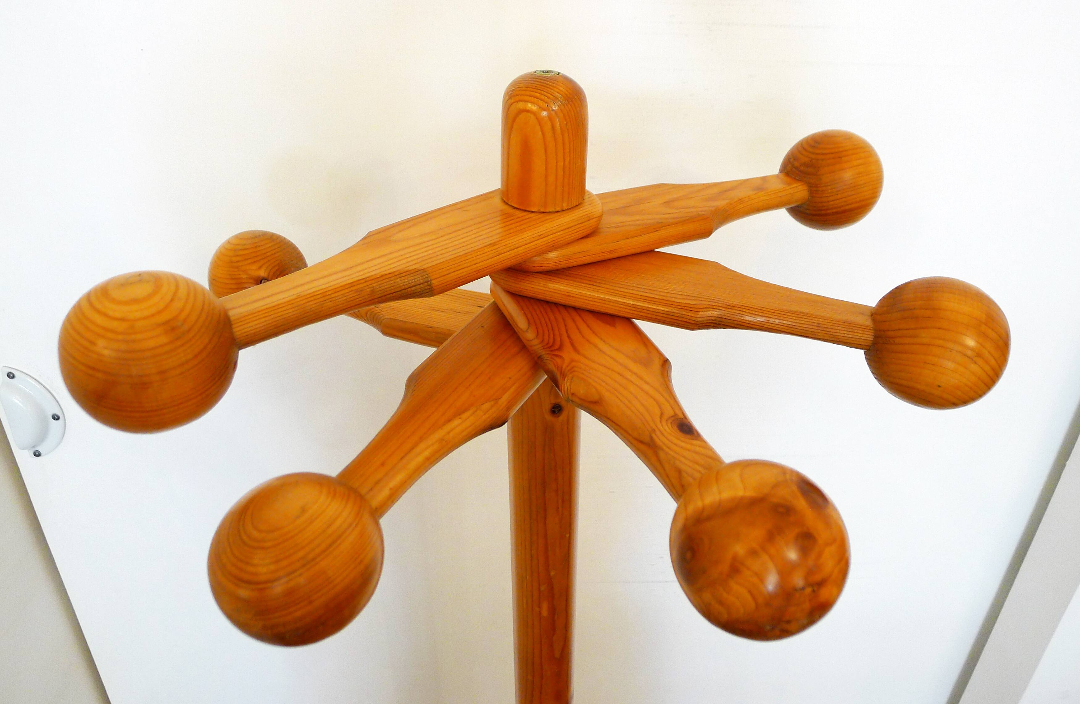 Satellite coat rack, 6 ball hooks on pivot, made of wood (pine)