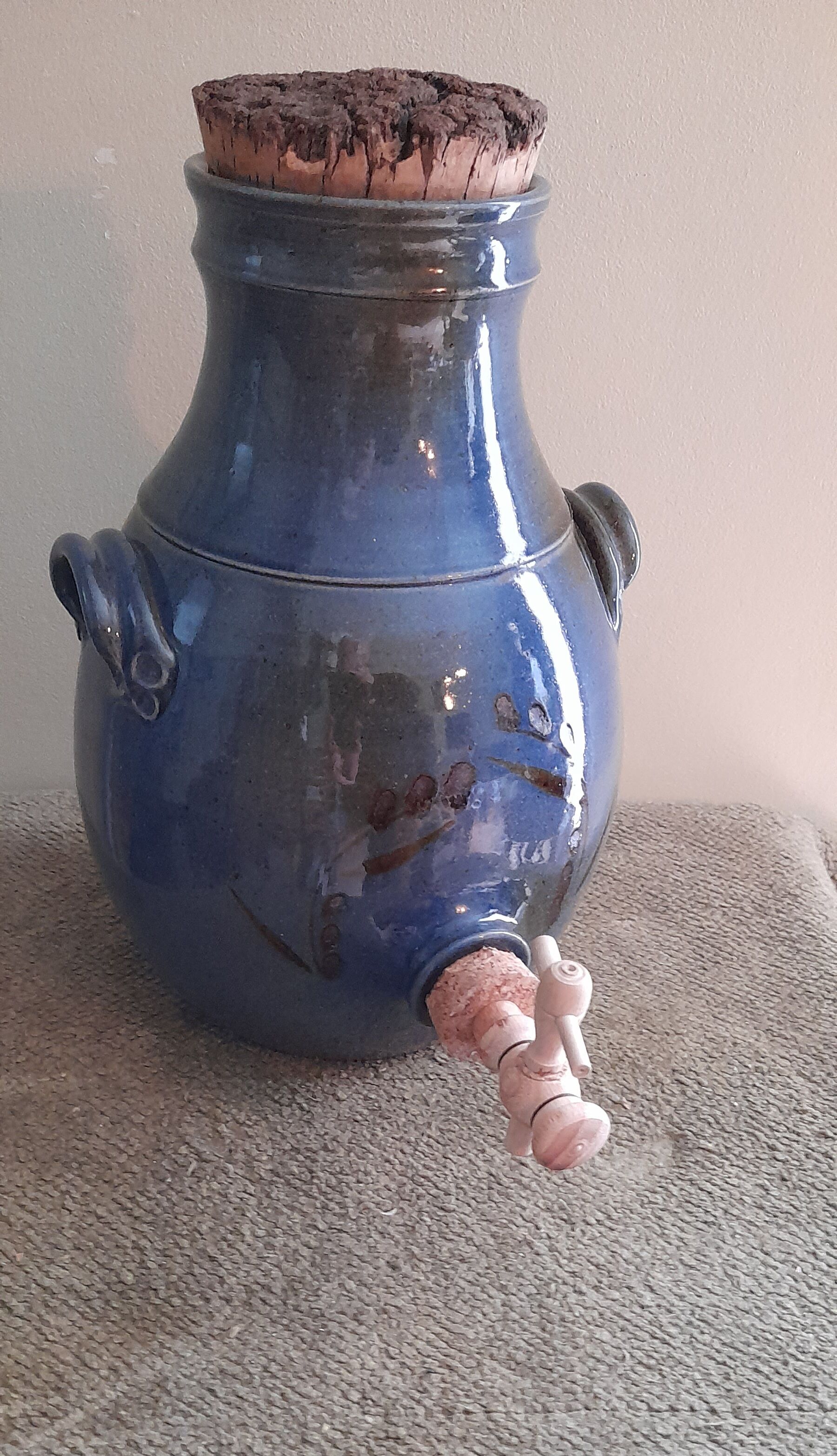 Vinegar in enamelled sandstone signed