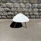 Small Mid-Century Table bas triangulaire