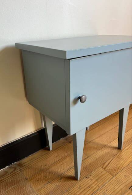 Jeanne bedside table