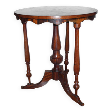 Table ronde anglaise antique.
