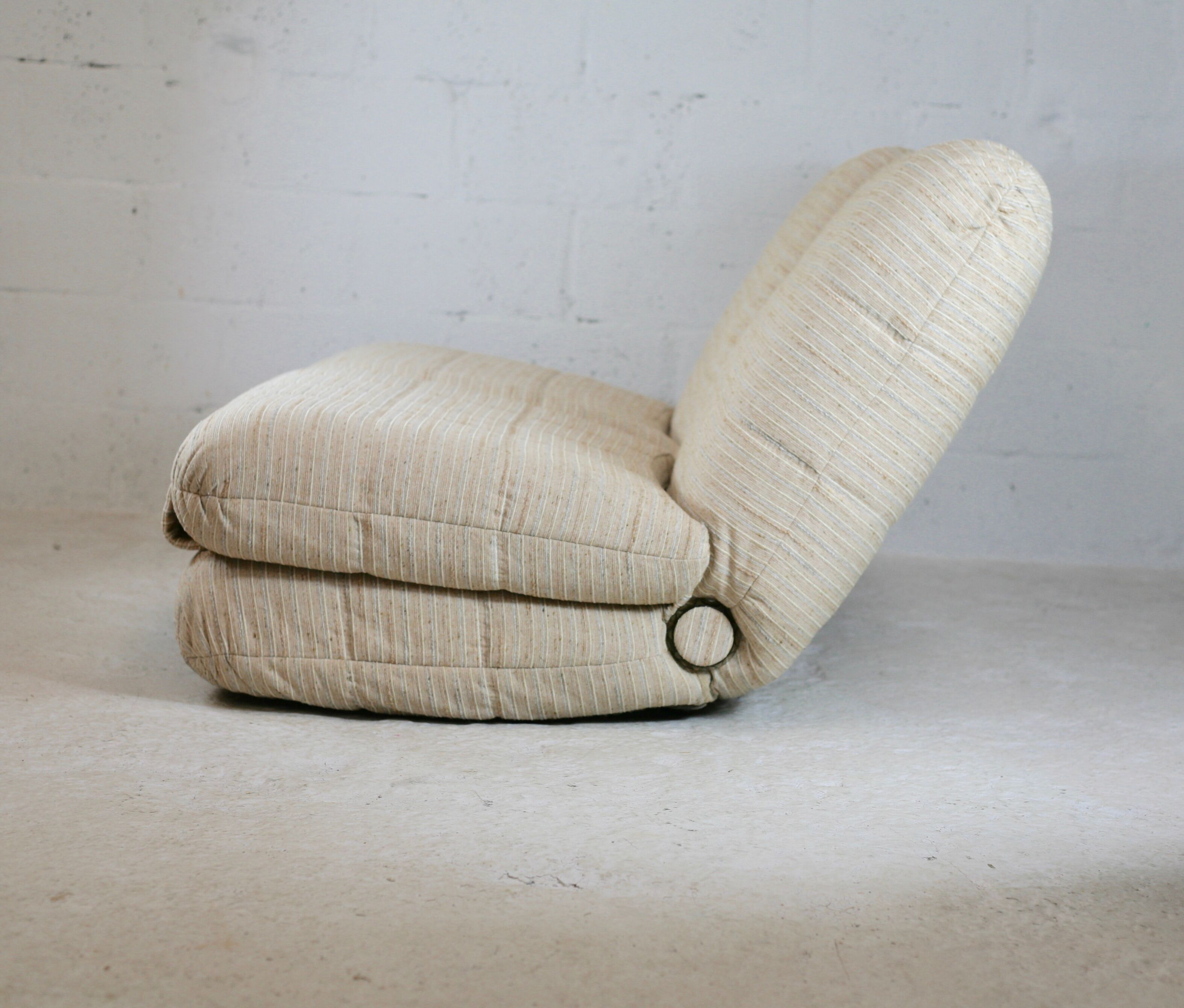 Reclining sofa color "crème chinée", France, circa 1970