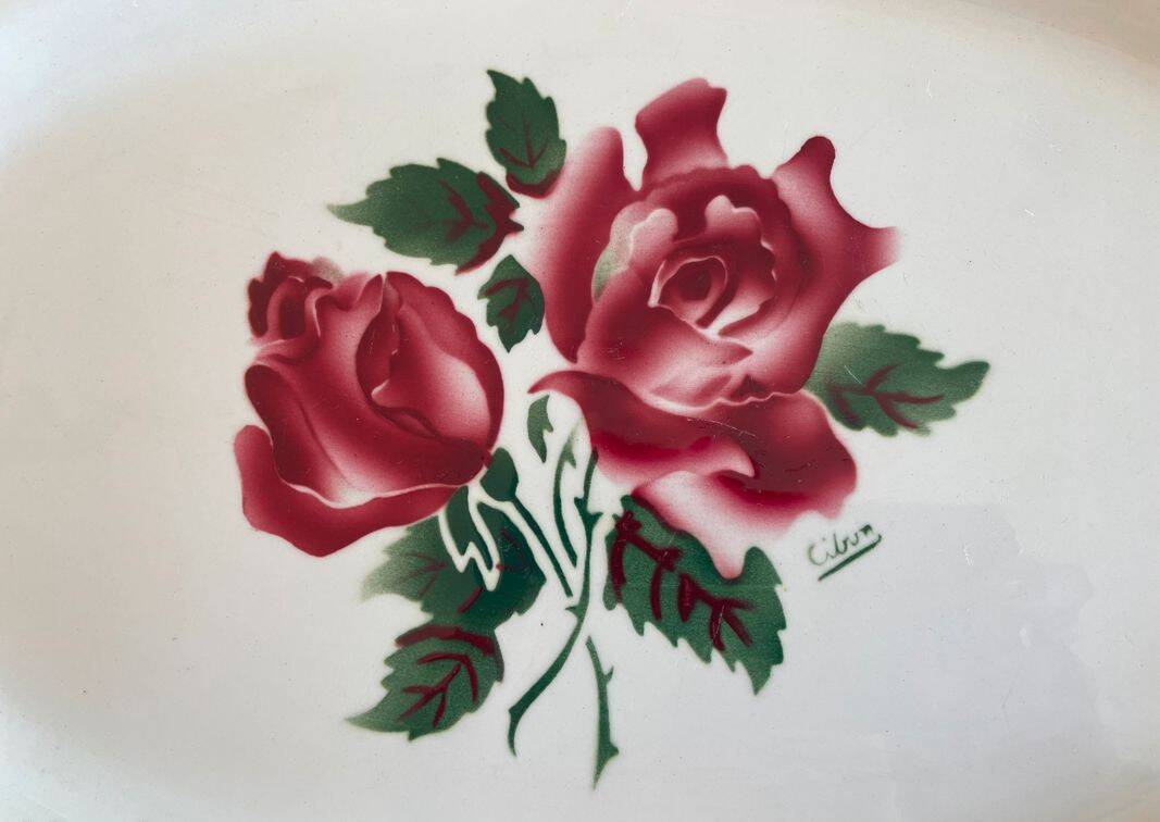 Antique serving dish in Sarreguemines earthenware.